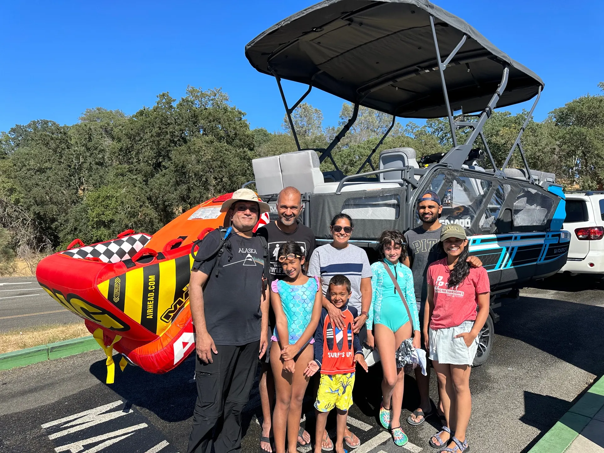 Folsom Lake’s #1 Boat Rentals: 18’ & 21’ Pontoons Ready to Book!