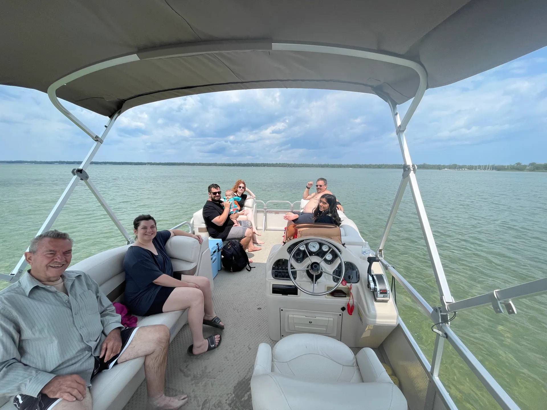 Manitou Pontoon 22 Oasis 8'6" in East Tawas, MI — photo 7