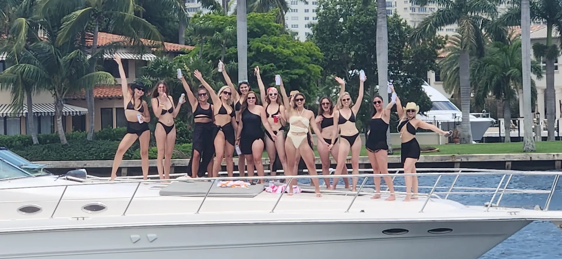 Sea Ray Boats 540 Sundancer in Fort Lauderdale, FL — photo 4