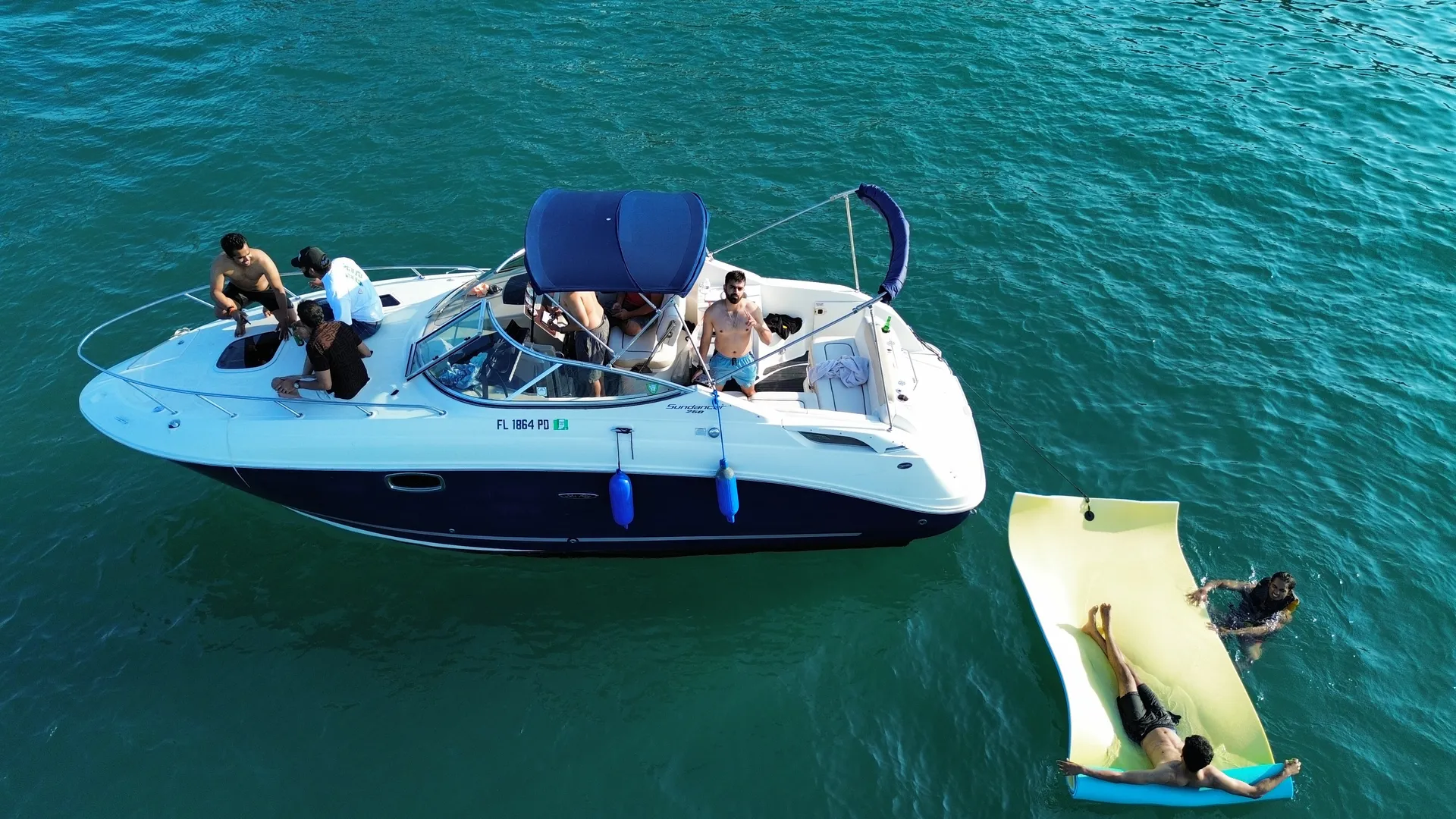 New 27' Sea Ray crusier Playpen summertime