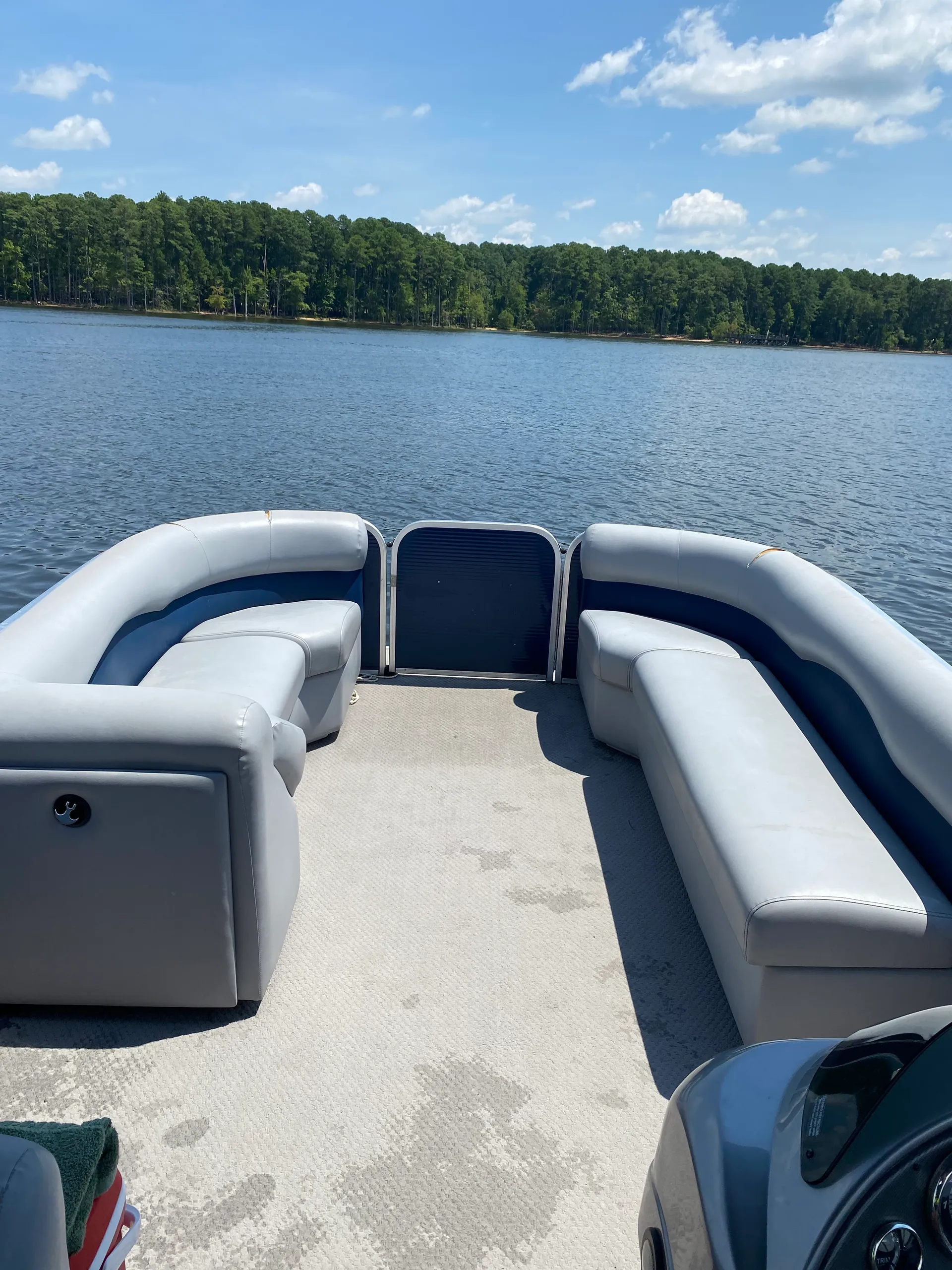 23 FT PONTOON - CLEAN, SPACIOUS, &amp; FUN! COME RELAX ON OUR BOAT! 