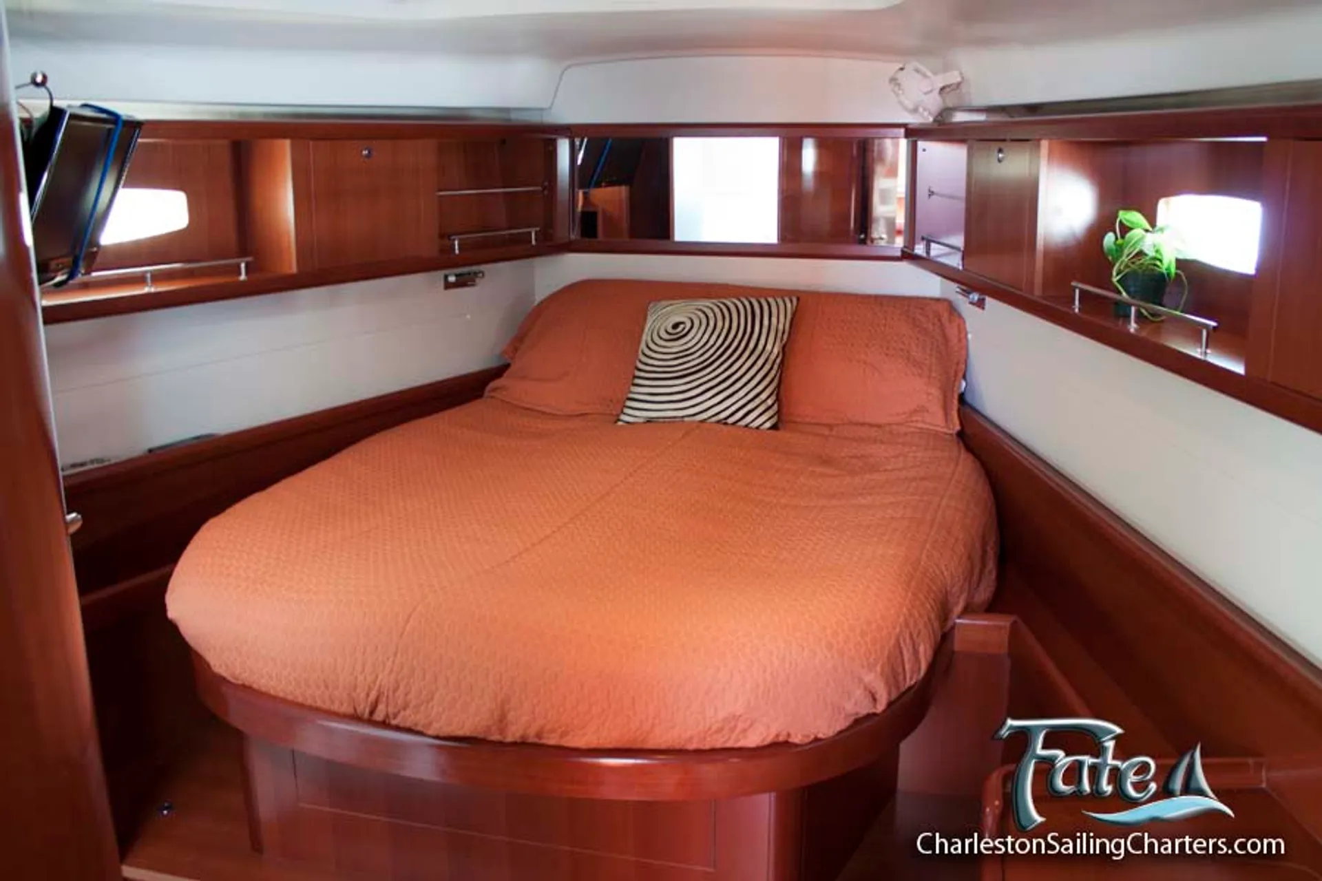 Private luxury sailing and dolphin tours on Fate