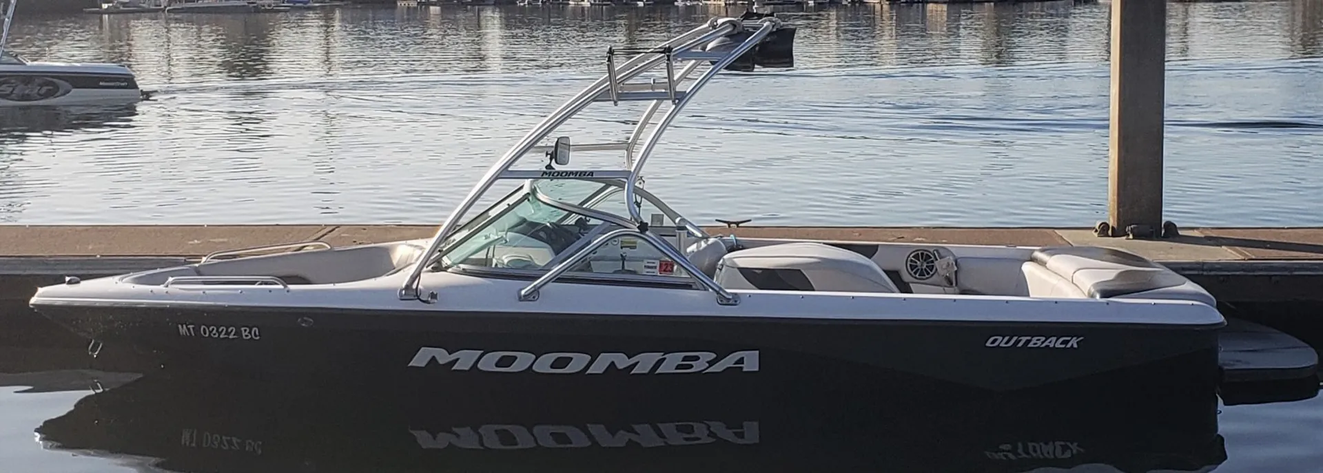 Moomba Outback wakeboard/ski boat