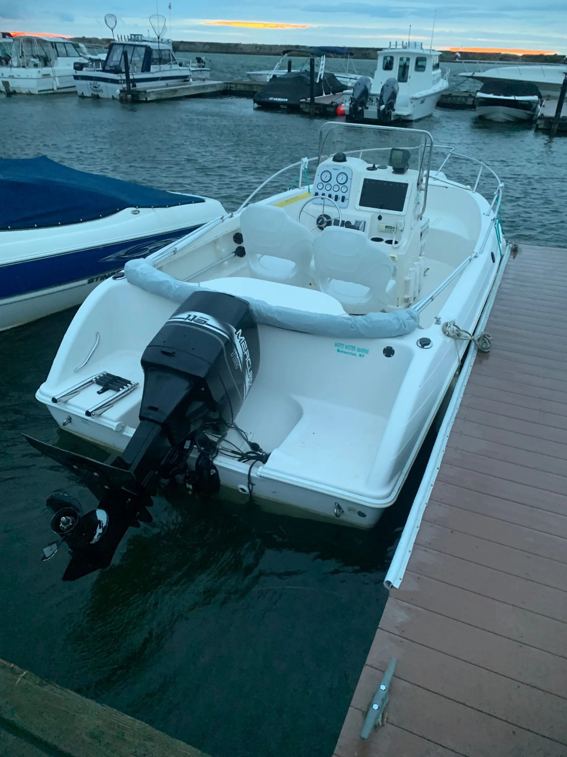 Pro-Line Sportsman 190 Center Console Boat Garmin & Bluetooth Stereo!