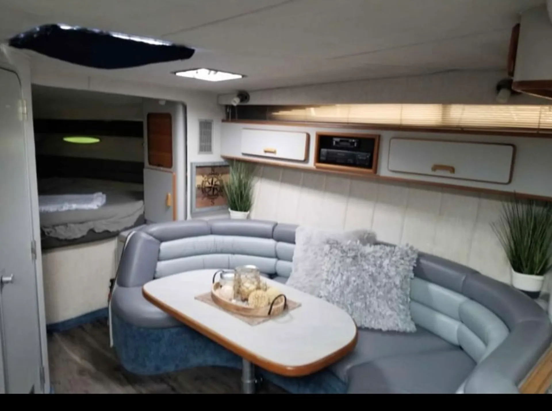 Sea Ray Sundancer 33ft Yacht – Chicago Luxury Cruise, Dine, and Party 