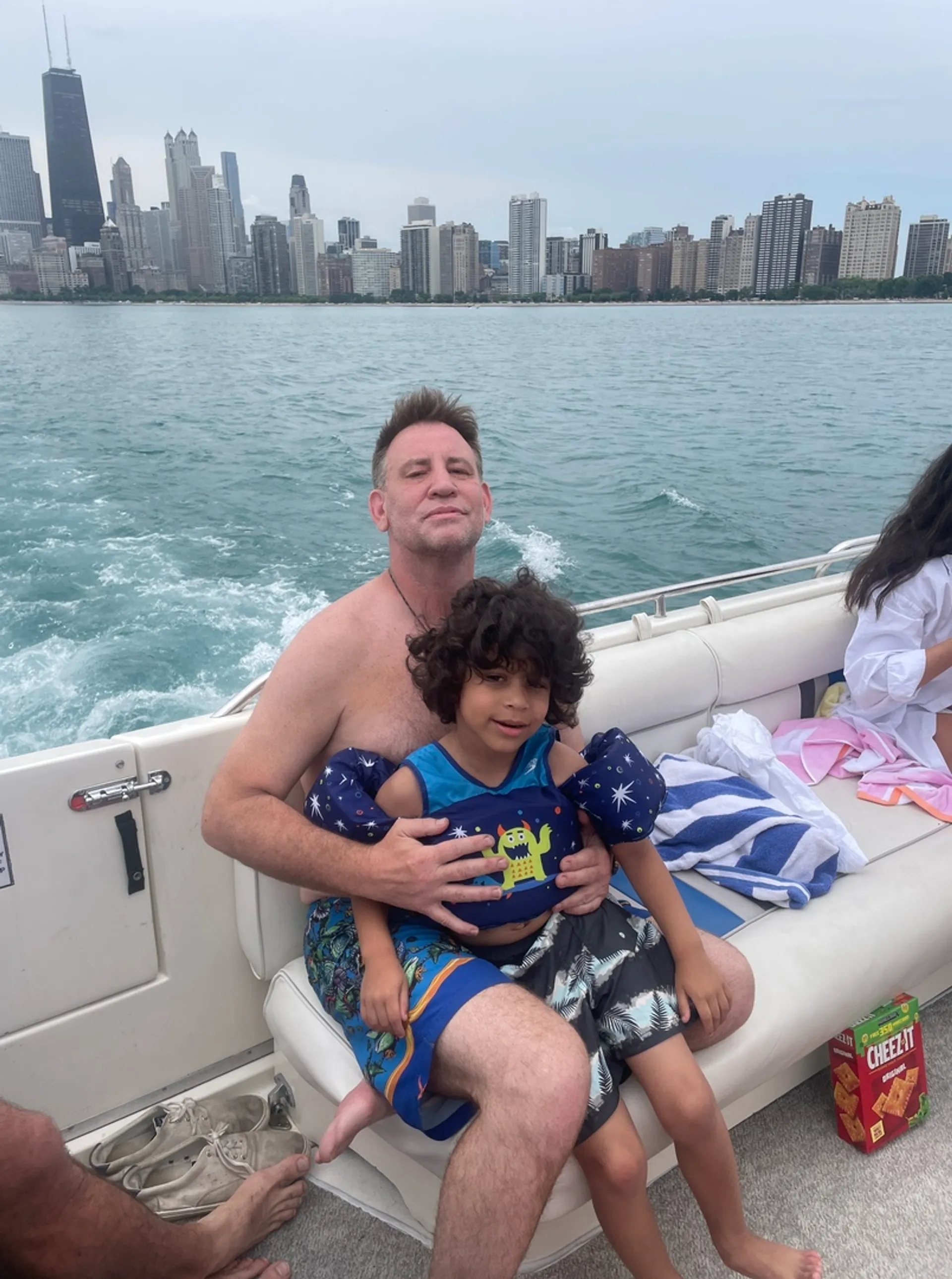 Sea Ray Sundancer 33ft Yacht – Chicago Luxury Cruise, Dine, and Party 