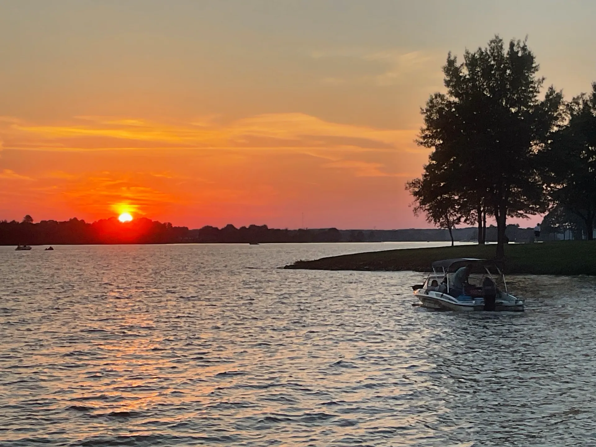 Lake Anna Small Boat Cruise. Fish and ski boat with seating up to 4