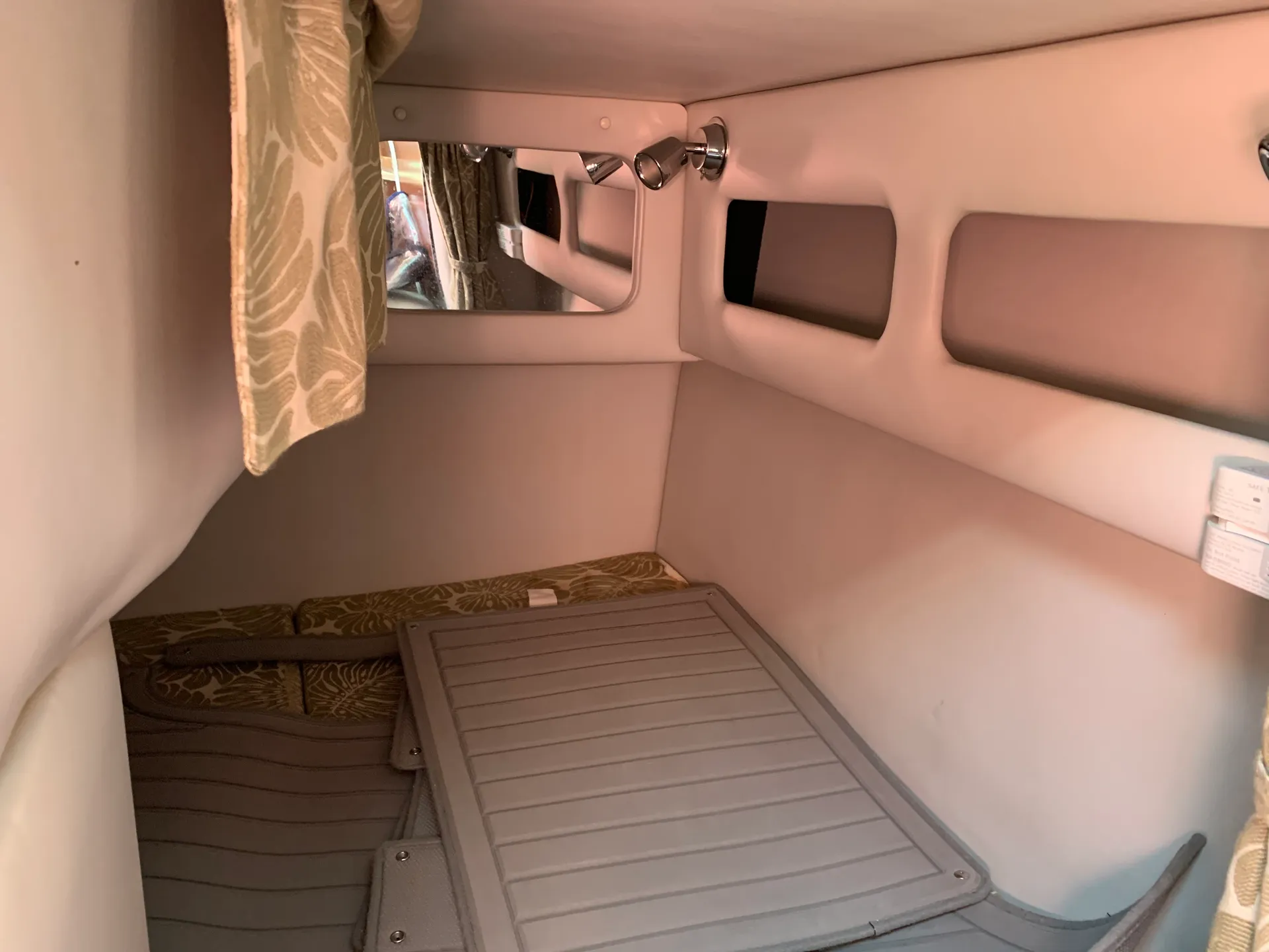 Explore the Gulf: Luxury Boat Rental Experience