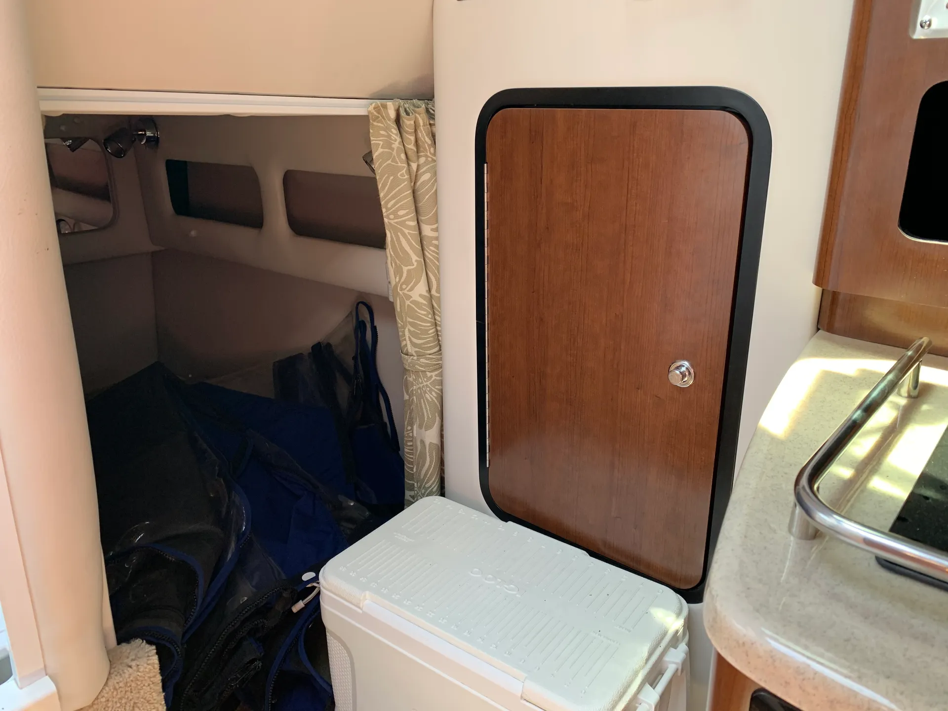 Explore the Gulf: Luxury Boat Rental Experience