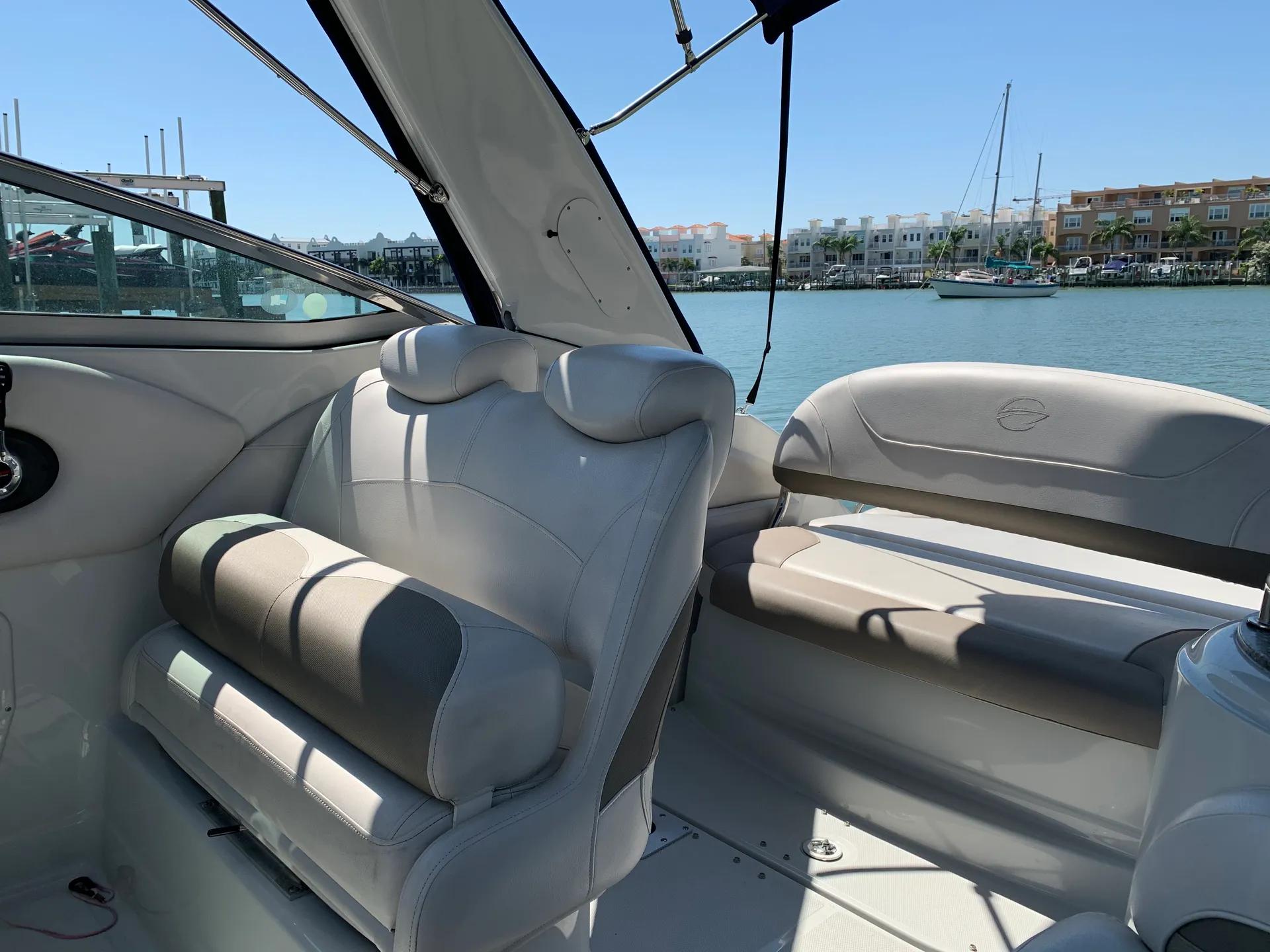 Explore the Gulf: Luxury Boat Rental Experience