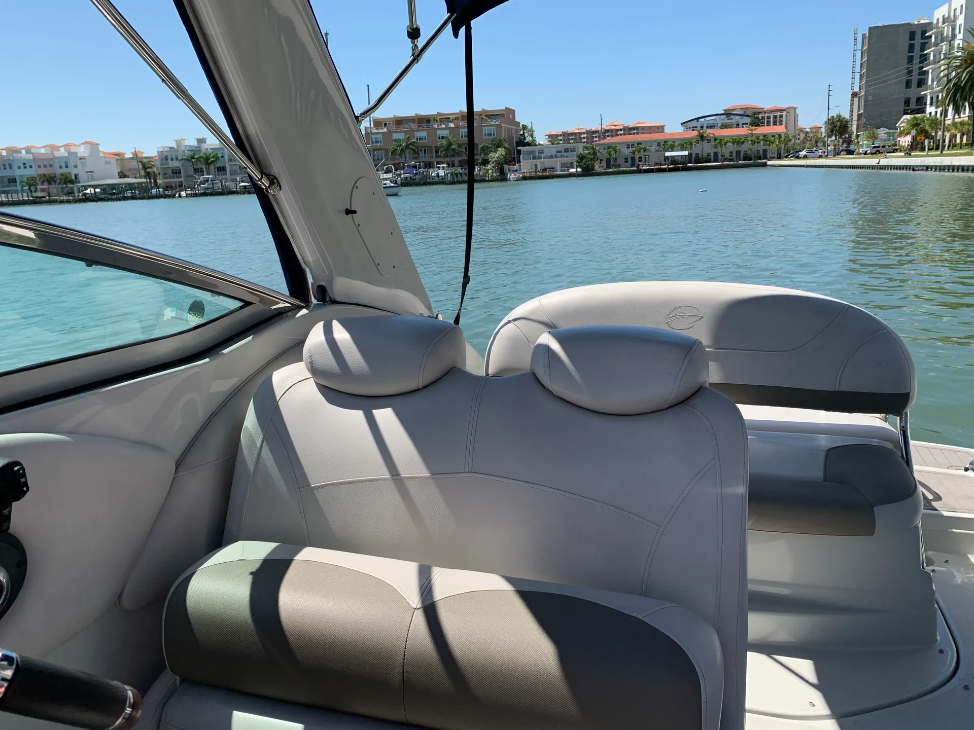 Explore the Gulf: Luxury Boat Rental Experience