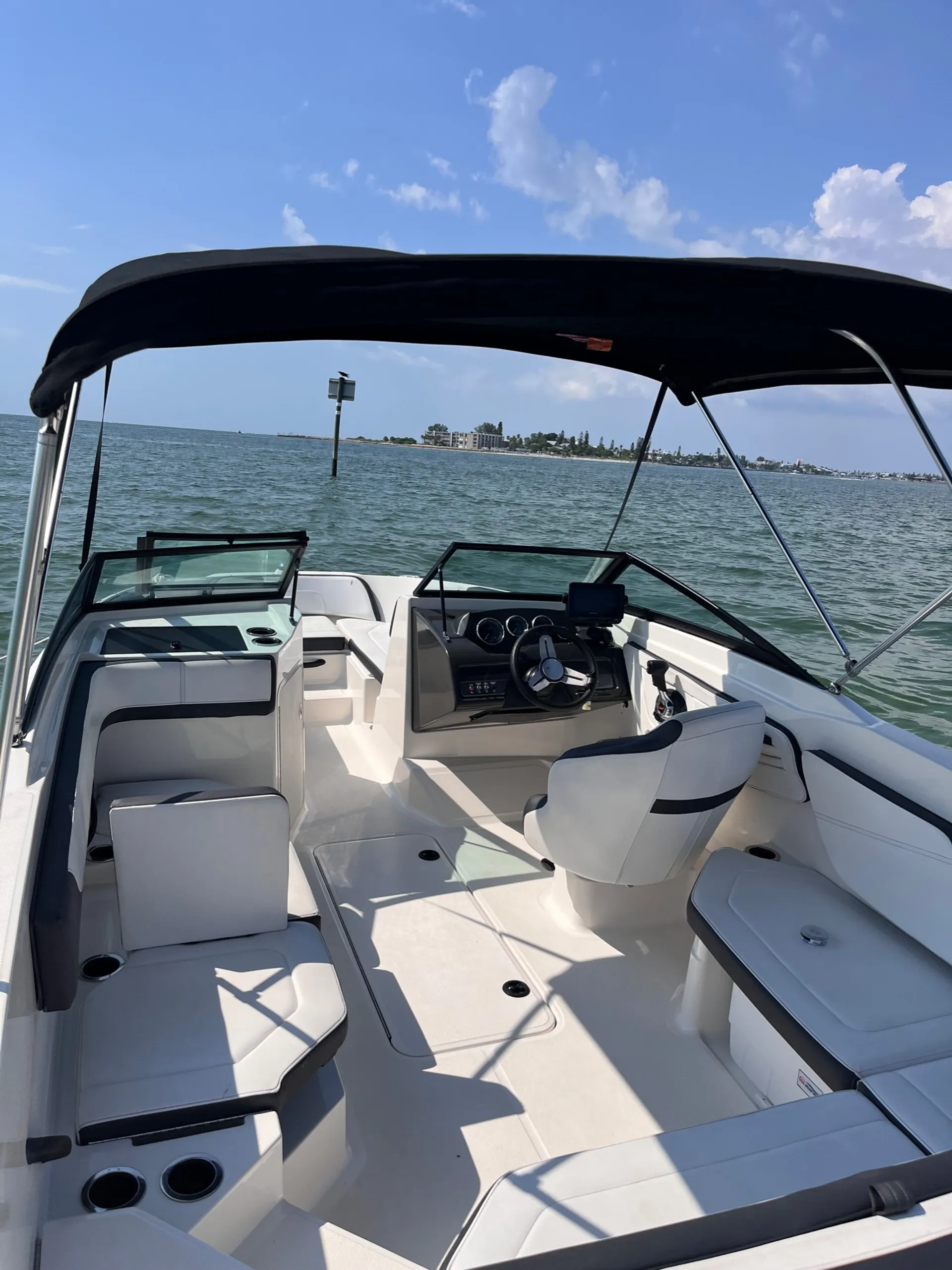 Sea Ray Boats 21 SPX w/200XL Verado  in Bay Pines, FL — photo 4