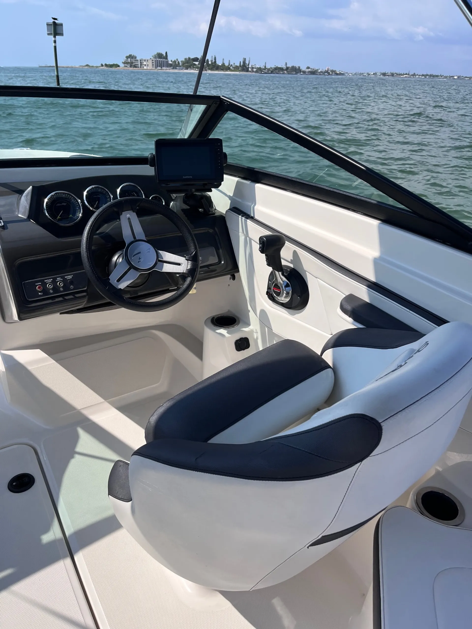 Sea Ray Boats 21 SPX w/200XL Verado  in Bay Pines, FL — photo 7