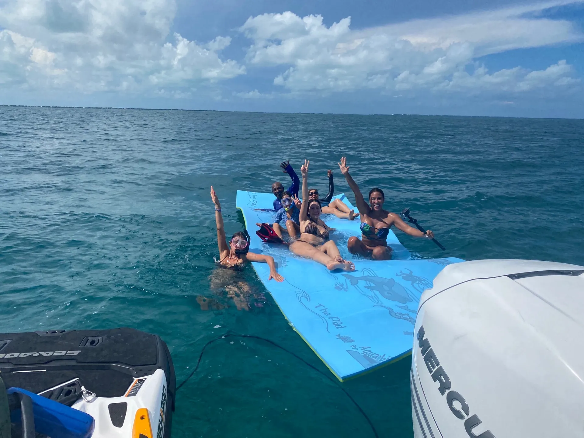 Explore the Stunning Waters of the Florida Keys Aboard Our 31’ Contend