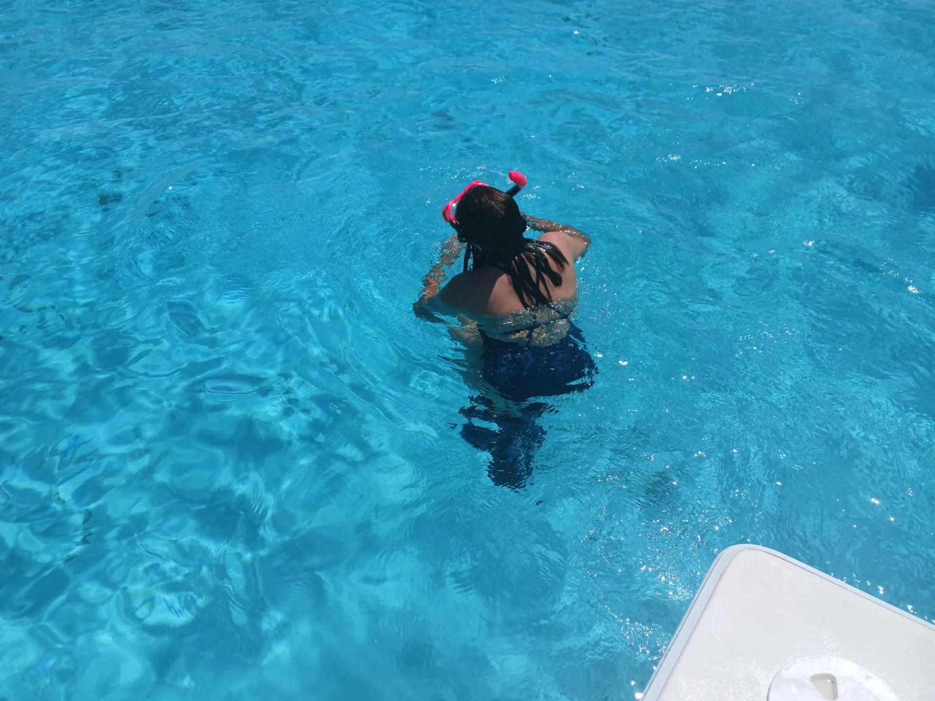 Explore the Stunning Waters of the Florida Keys Aboard Our 31’ Contend