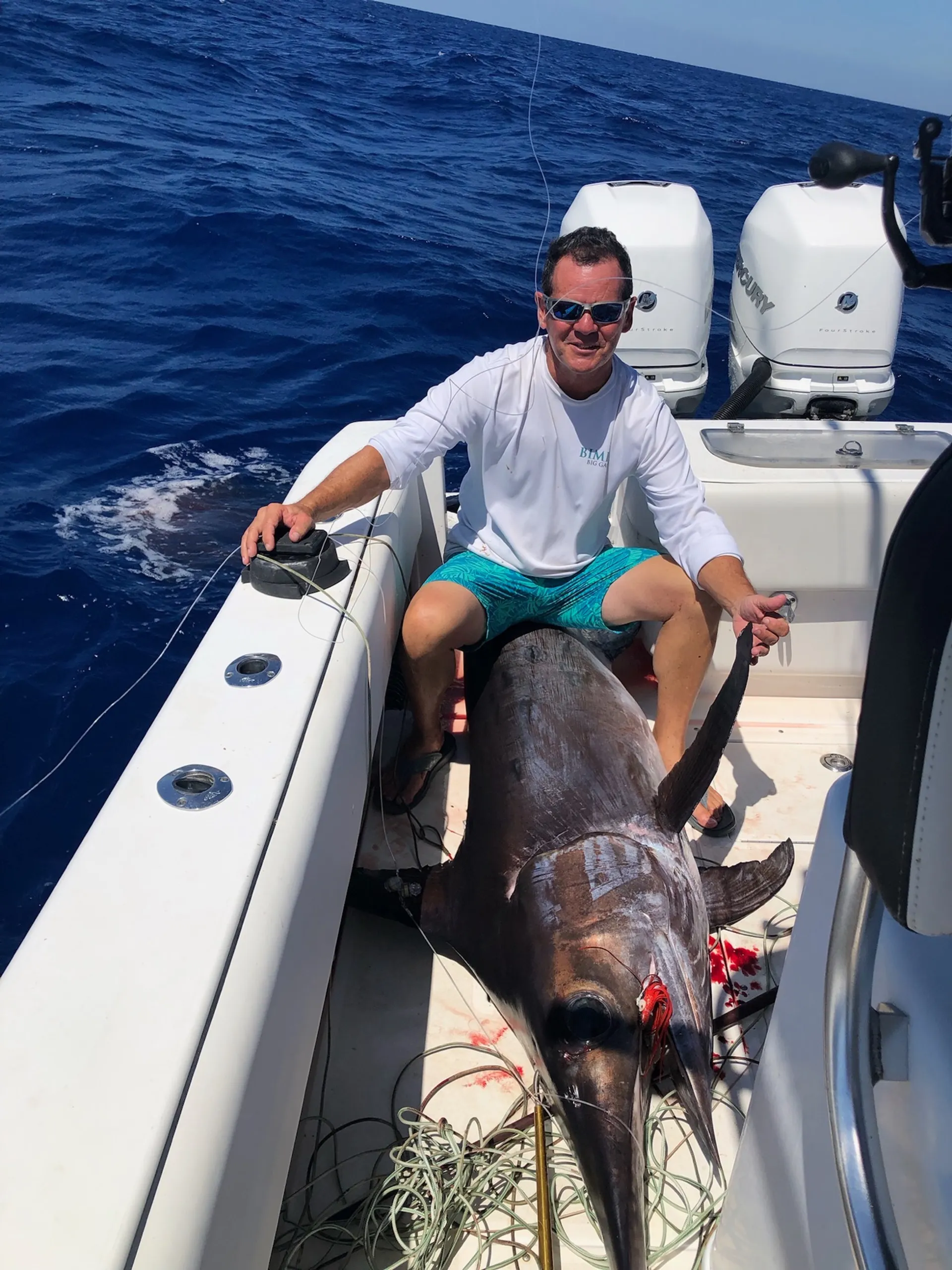 Explore the Stunning Waters of the Florida Keys Aboard Our 31’ Contend
