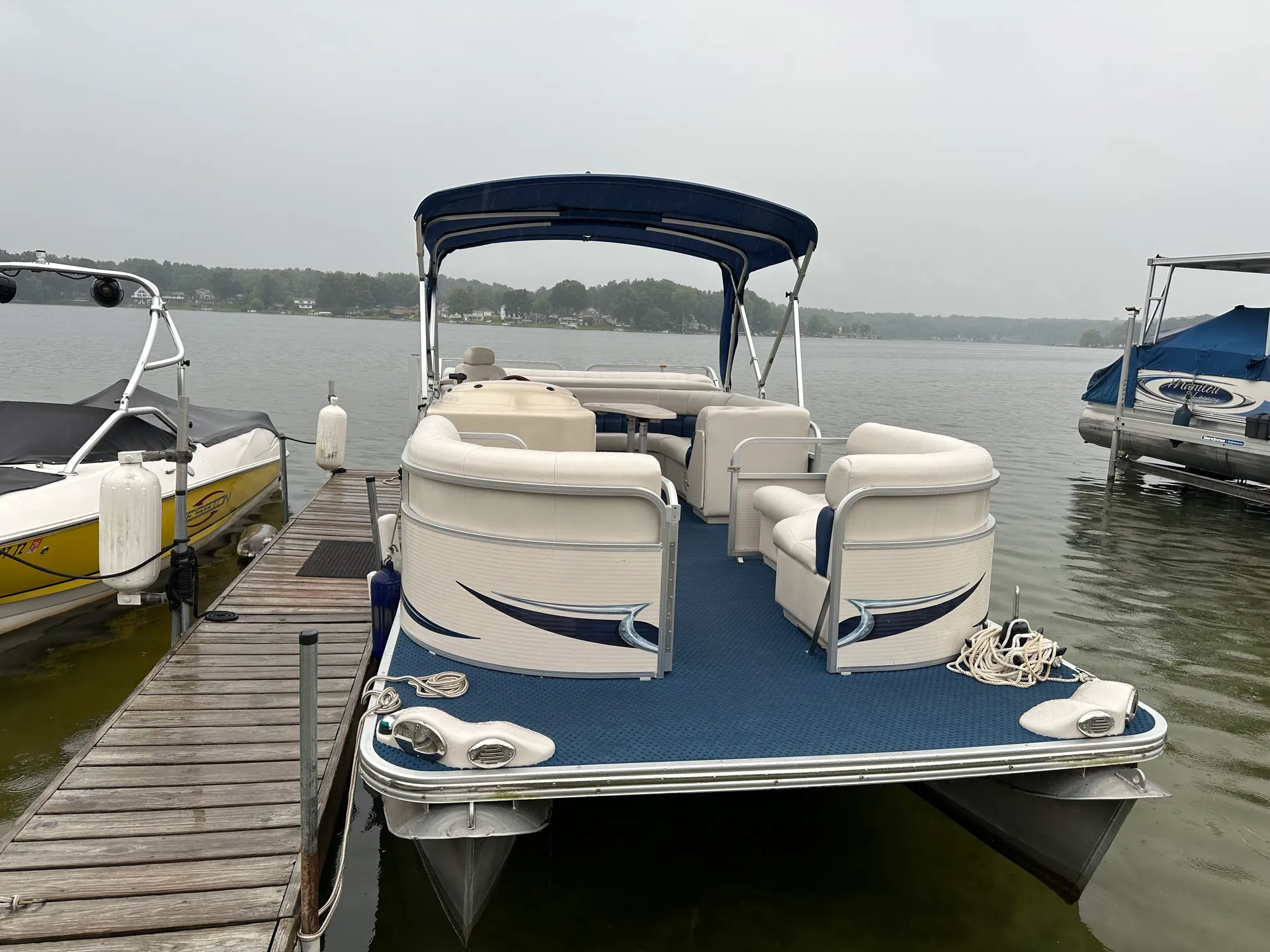 (Airbnb guests only) Clean Manitou Pontoon on Pleasant Lake - Seats 10