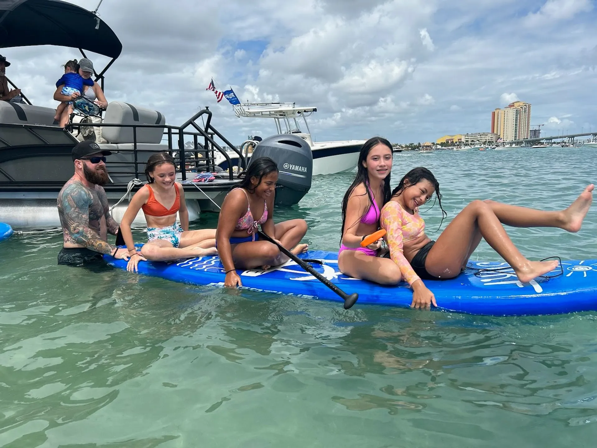 2023 25' Pontoon Boat w/ Sunbed and Dining Booth 