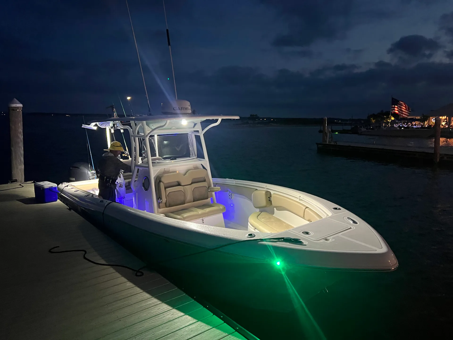 Center Console 261 Billistic - Relax, sandbar, tube, fish, ash spread 