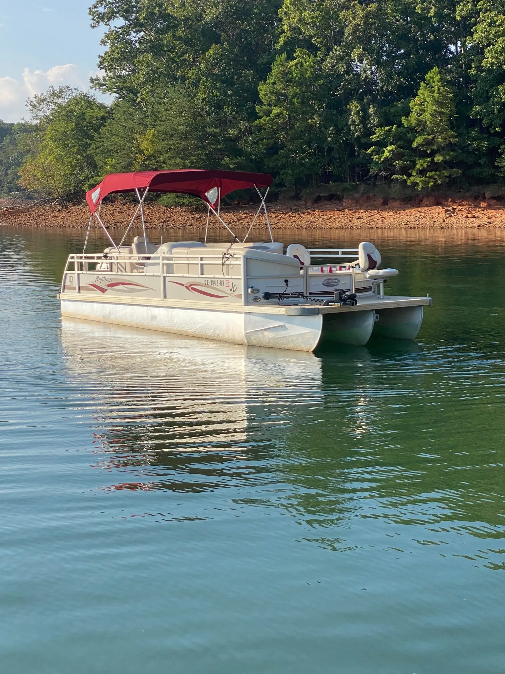 Rent a JC and Neptoon Pontoon NepTune 23F TT in Anderson, SC on
