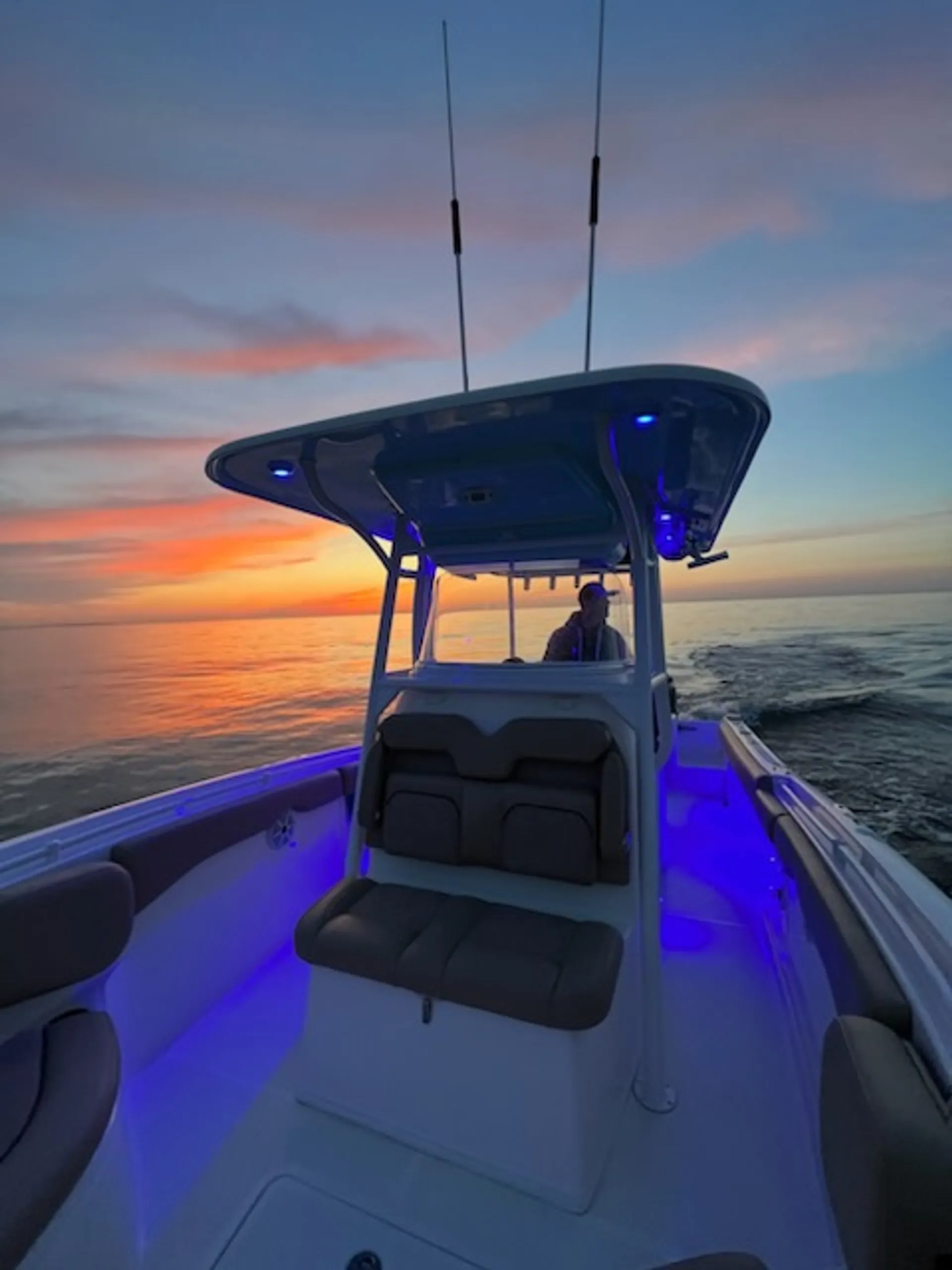 Center Console 261 Billistic - Relax, sandbar, tube, fish, ash spread 