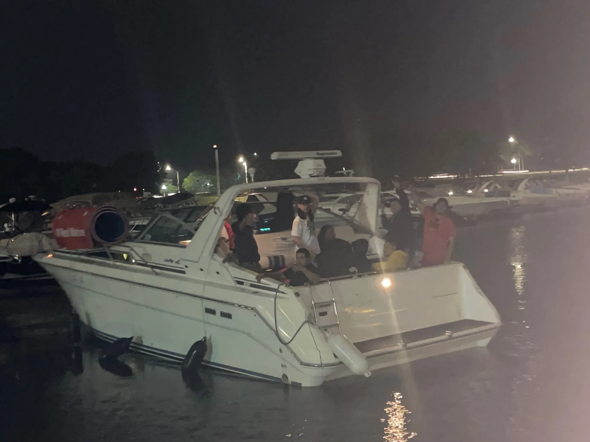 Sea Ray Sundancer 33ft Yacht – Chicago Luxury Cruise, Dine, and Party 