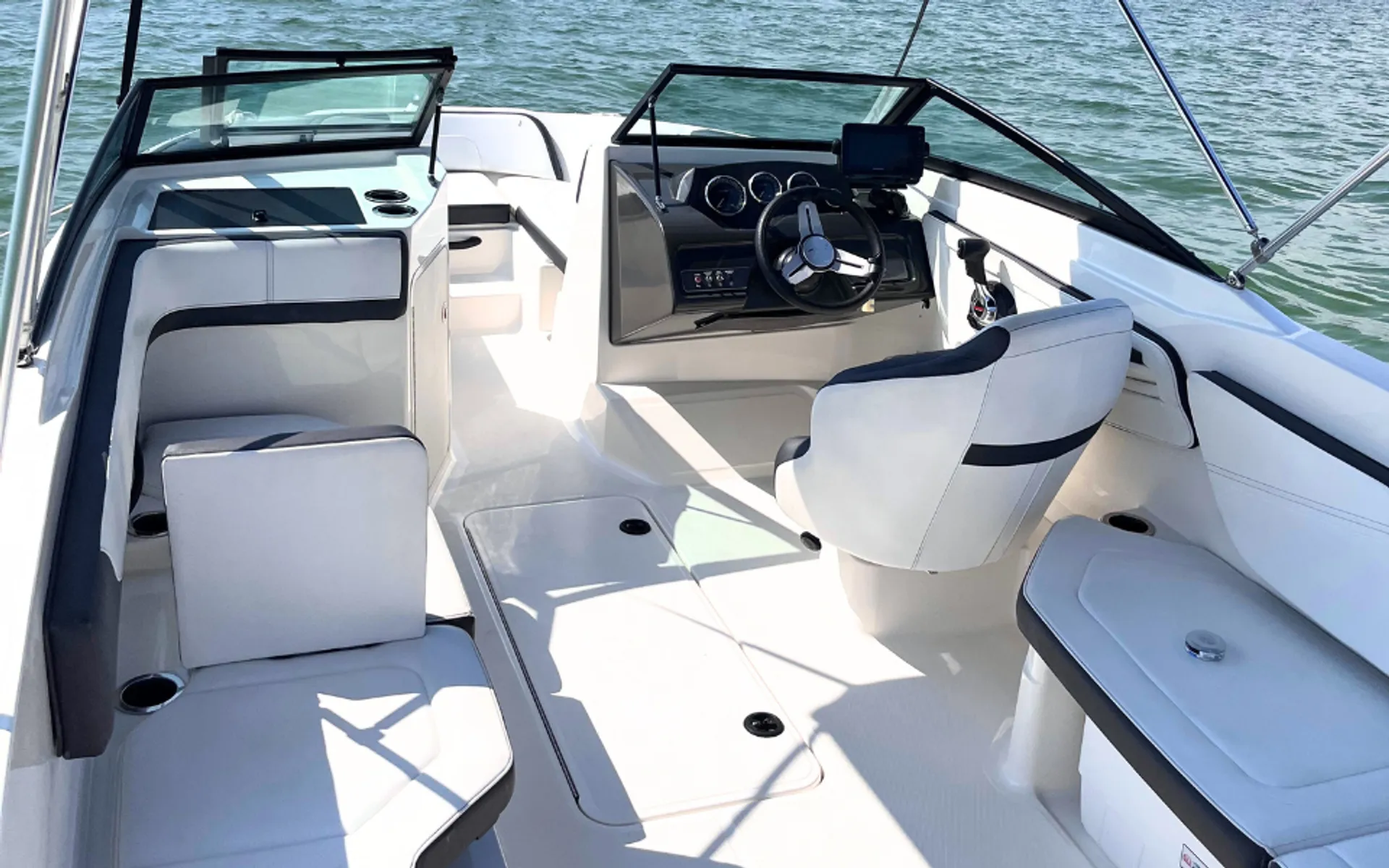 Sea Ray Boats 21 SPX w/200XL Verado  in Bay Pines, FL — photo 3