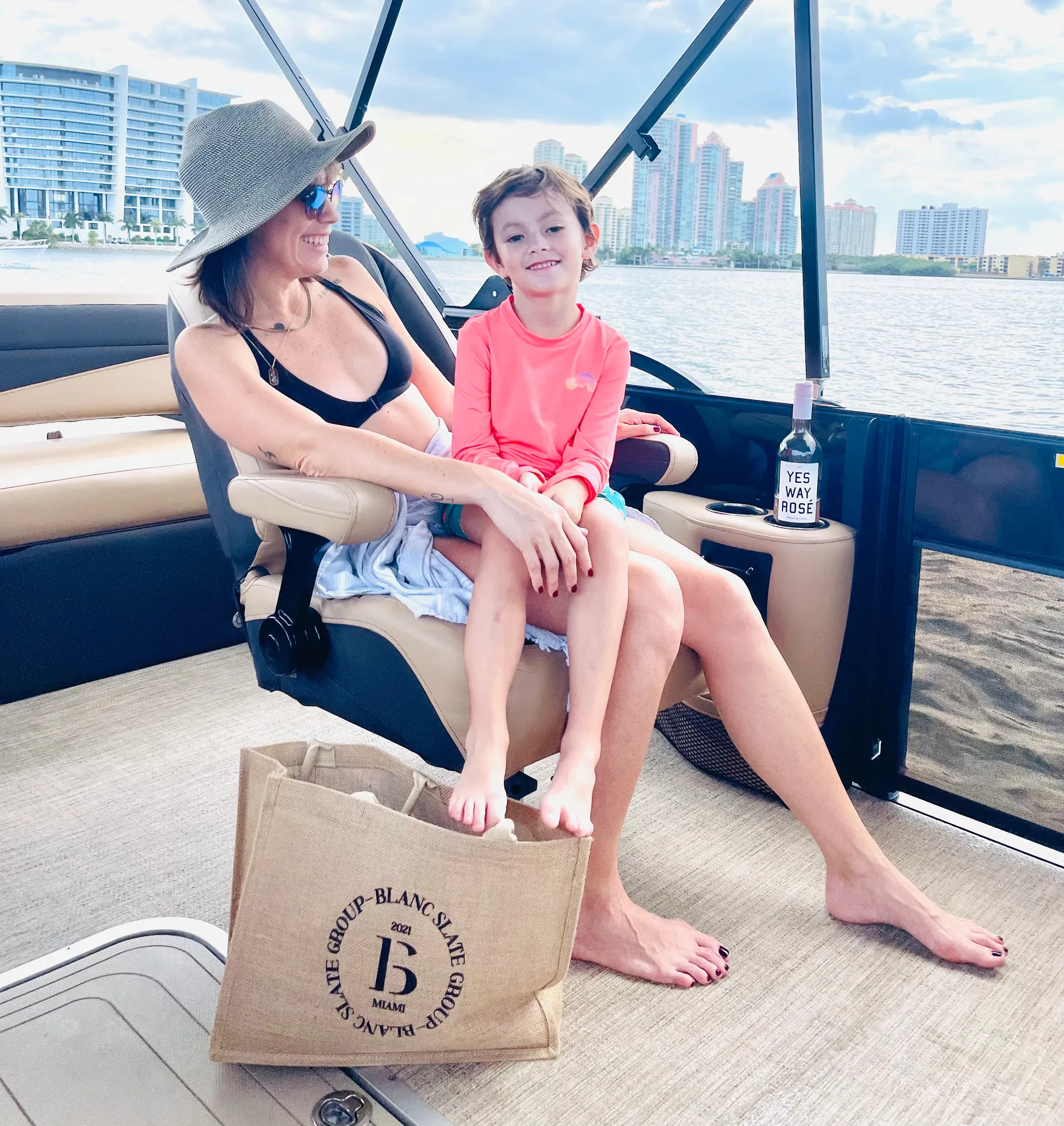 Luxury Pontoon with Upgraded Sound System ! Big Parties Welcome!