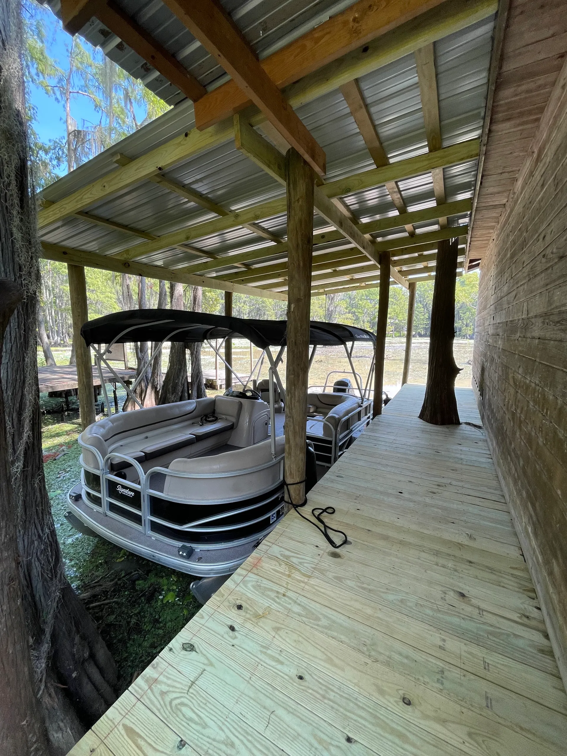 Party Barge 22ft w115hp