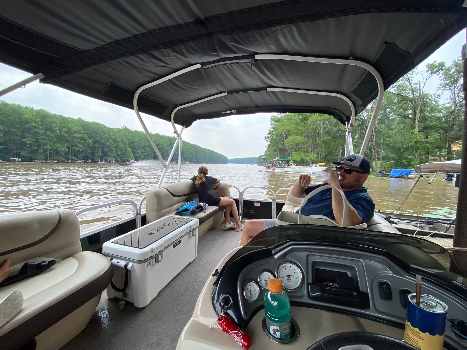 Party Barge 22ft w115hp