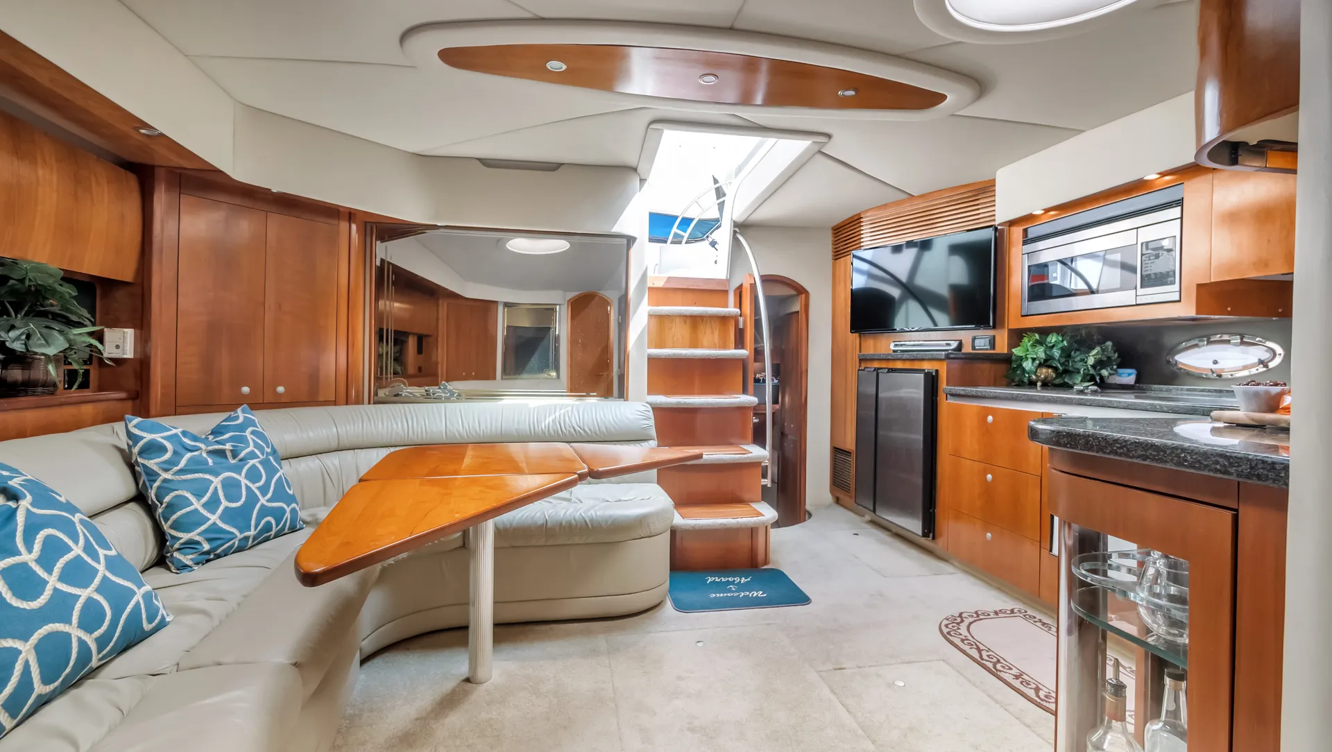 Cruisers Yachts 520 Express in Tampa, FL — photo 5