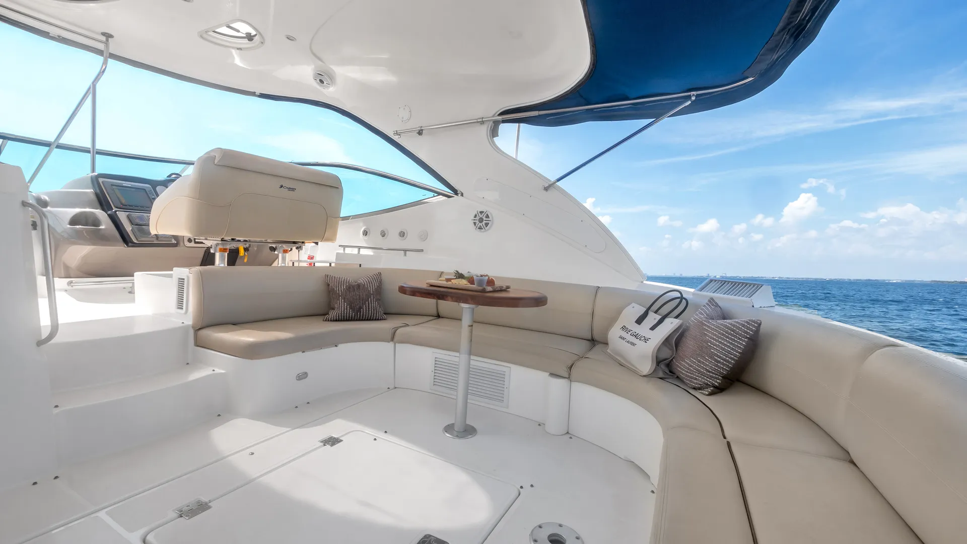 Cruisers Yachts 520 Express in Tampa, FL — photo 8