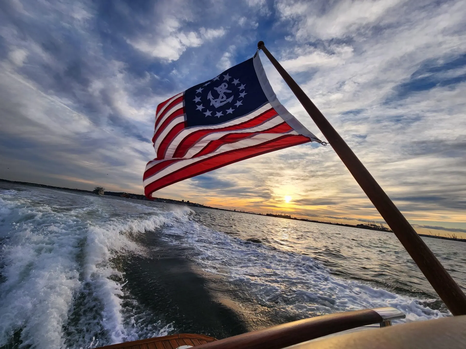 Luxury Yacht Manhattan Chelsea Piers: Captain, Champagne, Catering