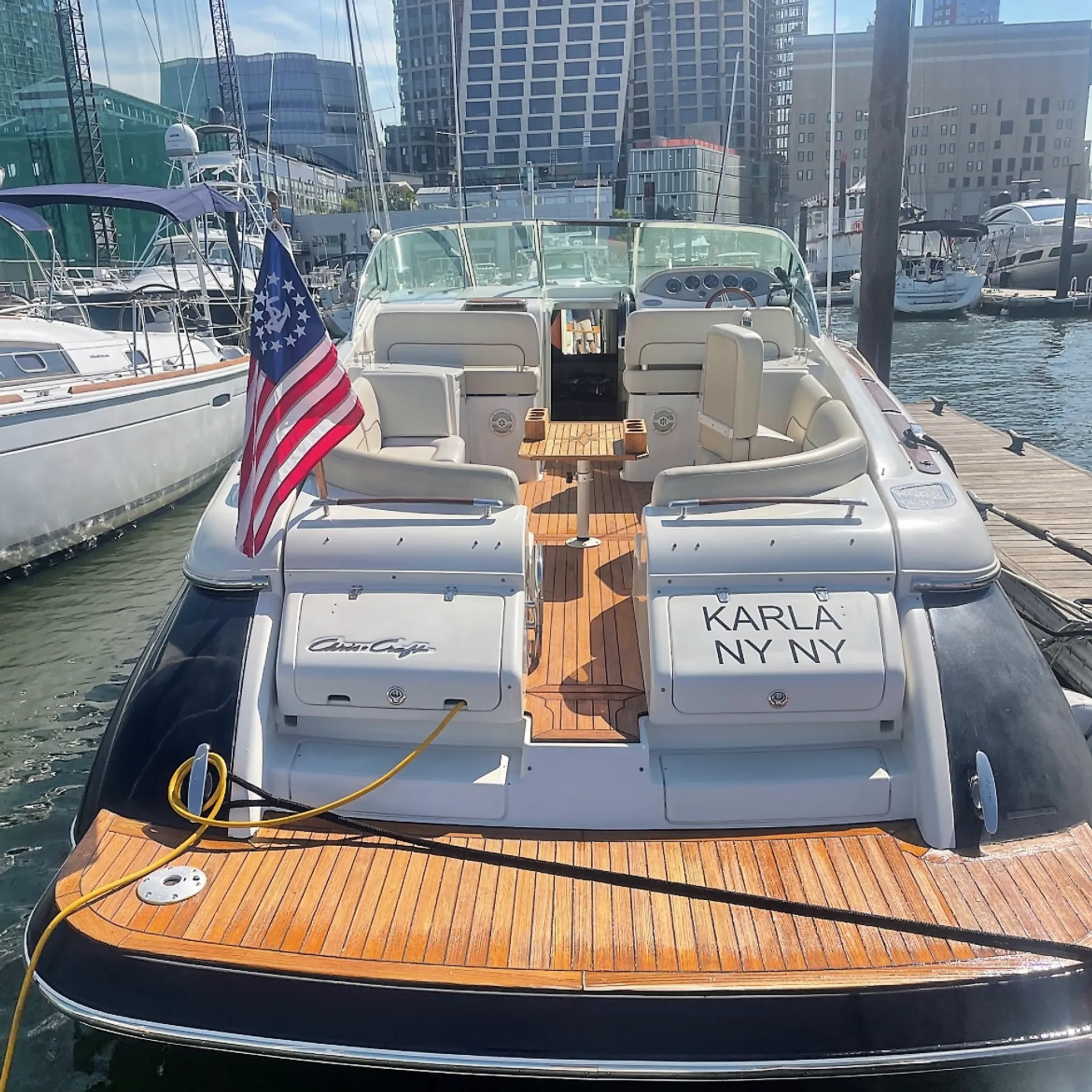 Luxury Yacht Manhattan Chelsea Piers: Captain, Champagne, Catering