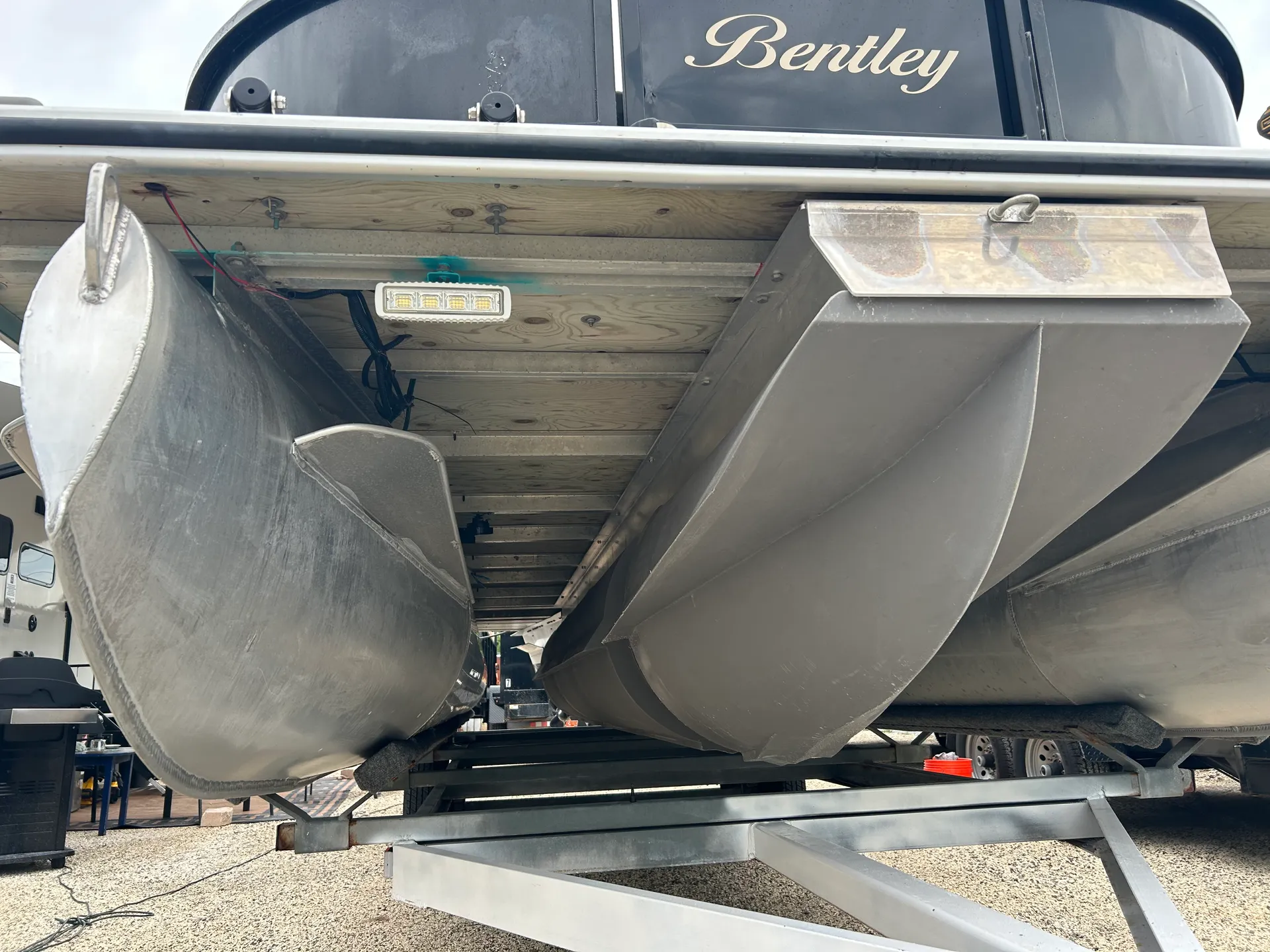  Enjoy Bentley Pontoon in Sarasota, FL!