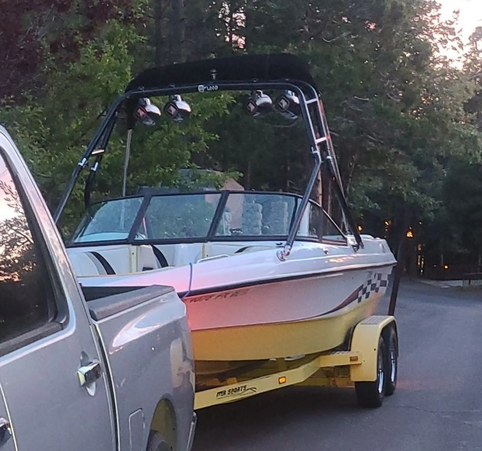 Big Bear. Wakesurf, Wakeboard, Tube.