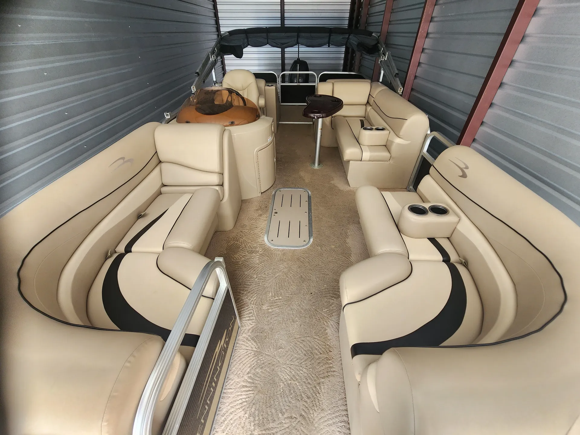 Bennington Pontoon for 14 people - Broken Bow Lake