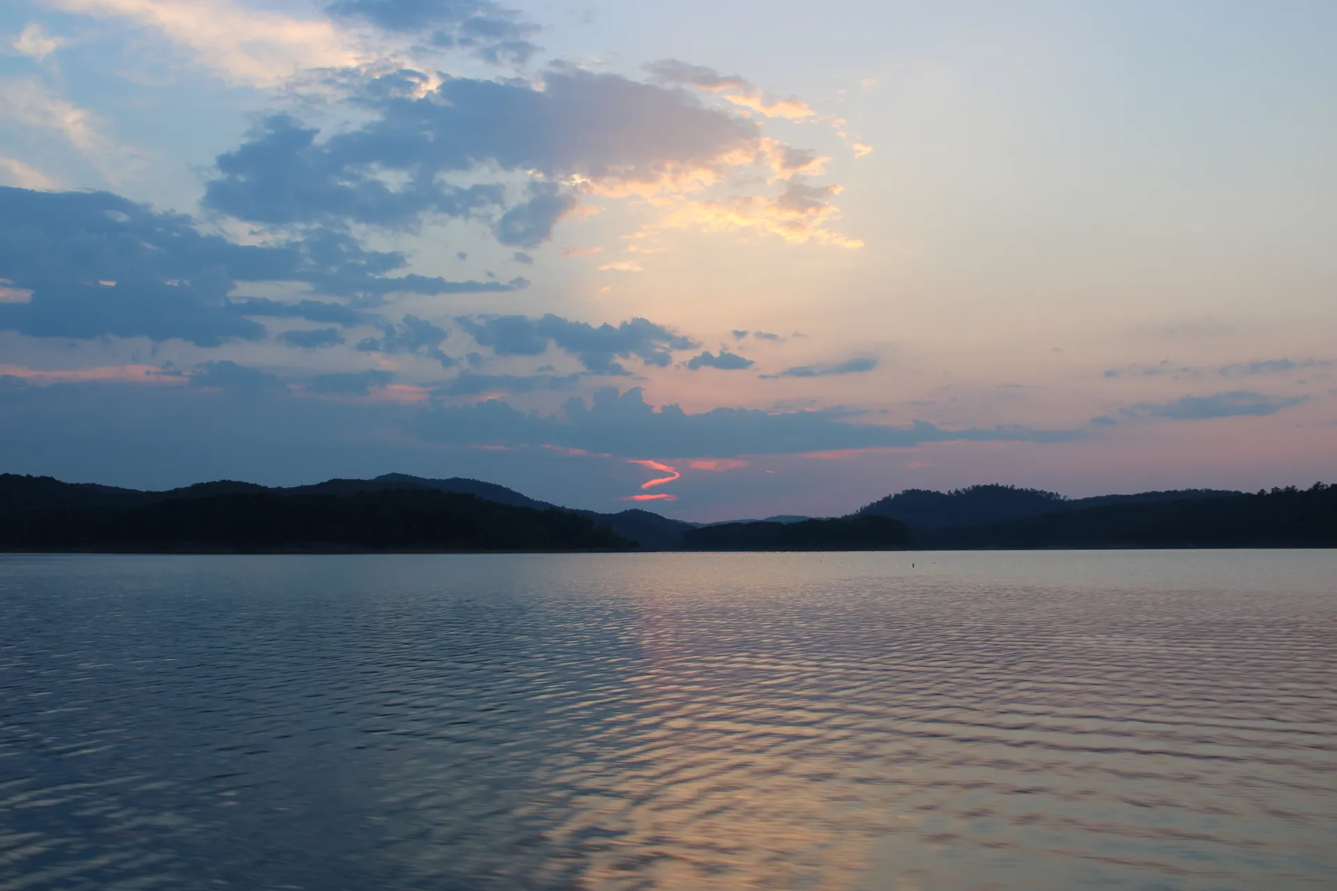 Bennington Pontoon for 14 people - Broken Bow Lake