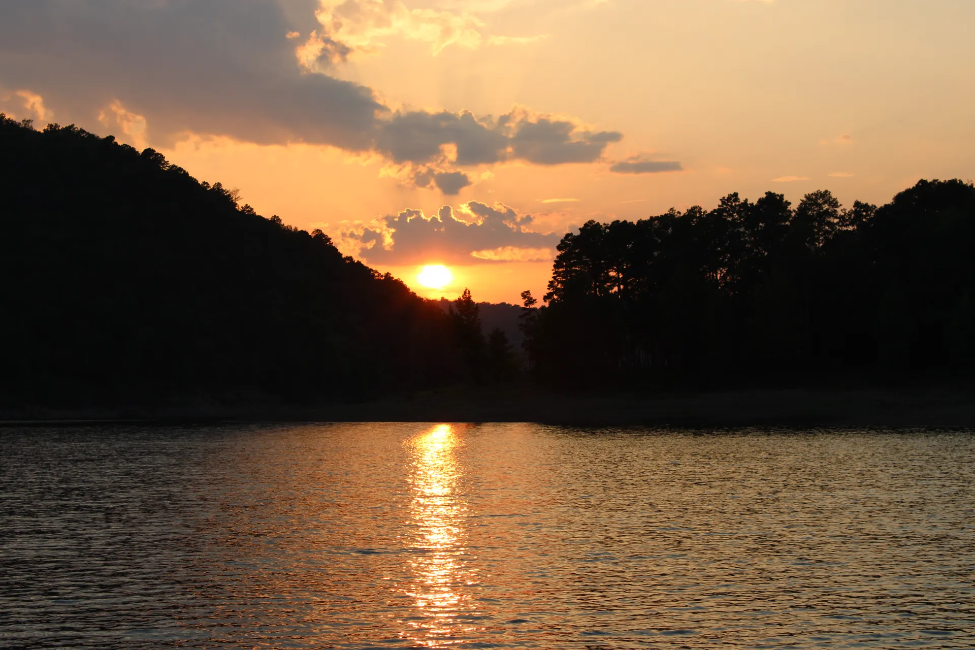 Bennington Pontoon for 14 people - Broken Bow Lake