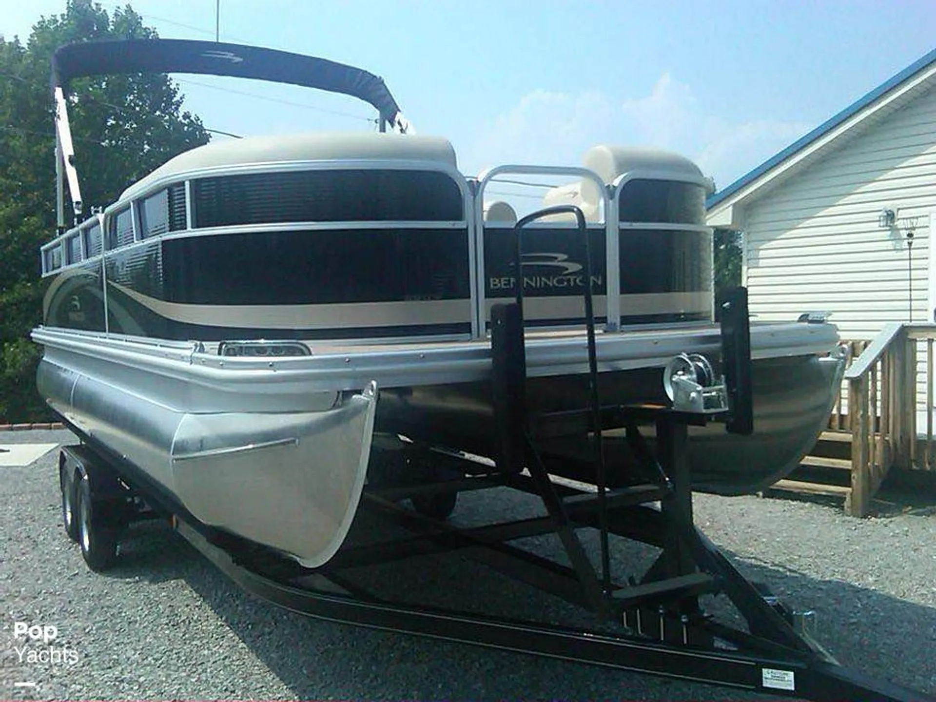 Bennington Pontoon for 14 people - Broken Bow Lake
