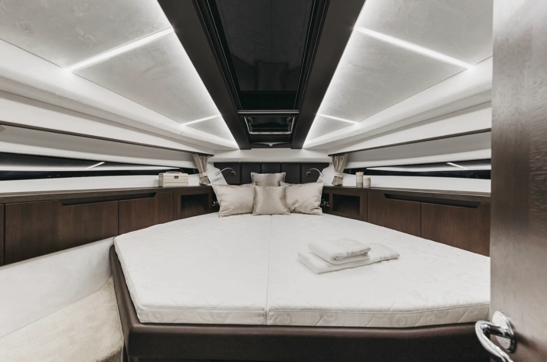 Galeon 45ft Luxury Party Yacht – Miami