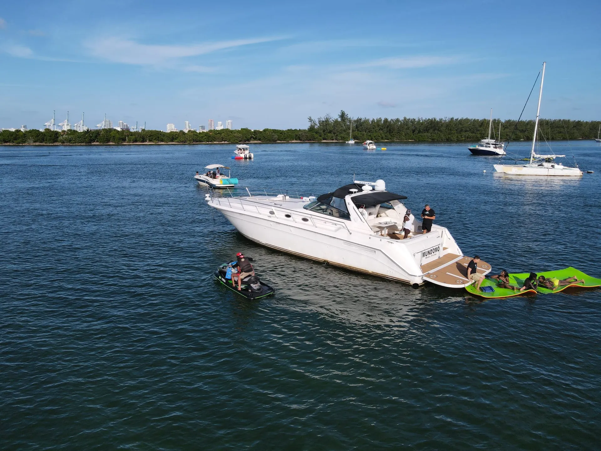 Sea Ray Boats 500 Sundancer in Miami, FL — photo 5