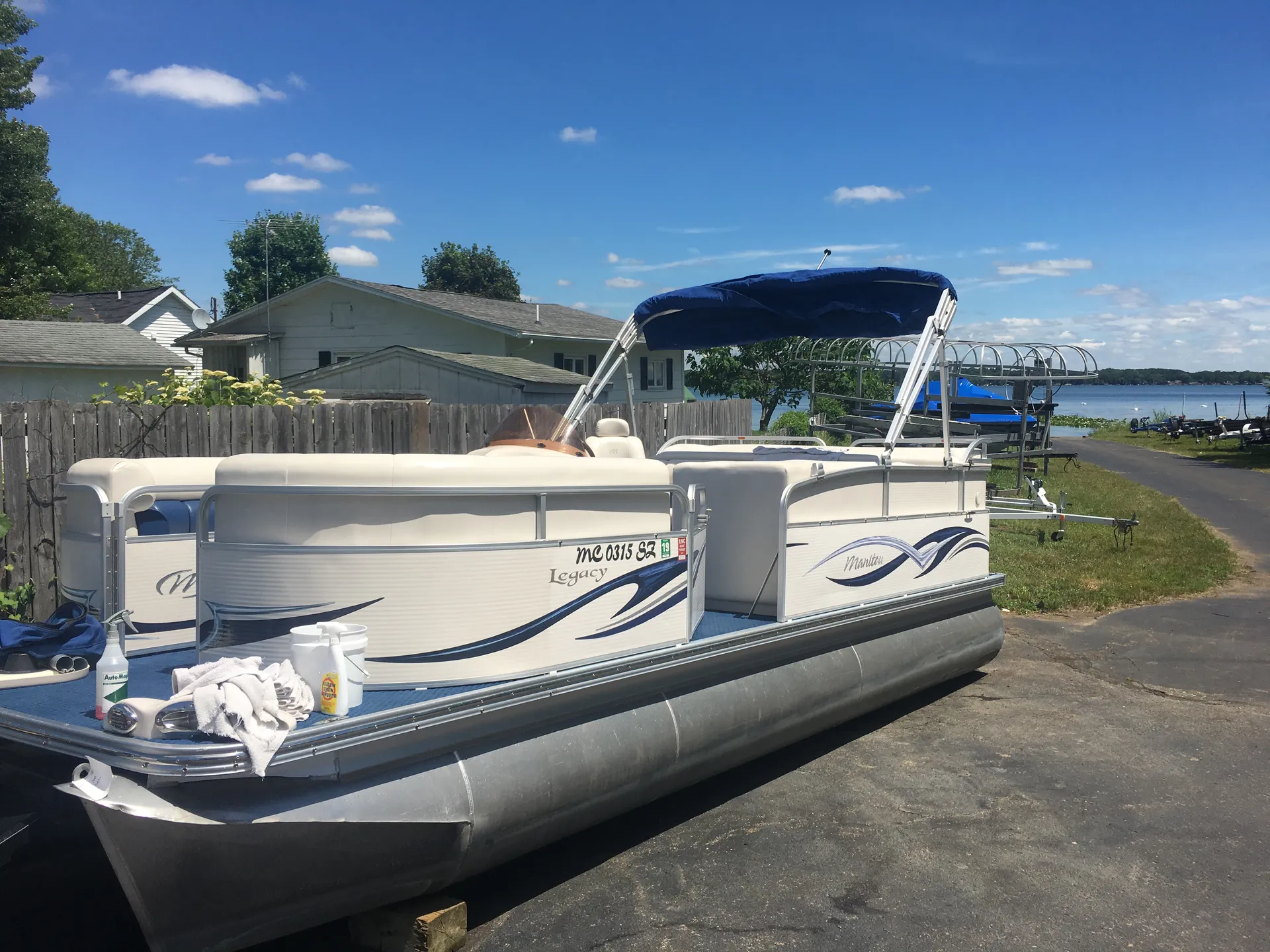 (Airbnb guests only) Clean Manitou Pontoon on Pleasant Lake - Seats 10