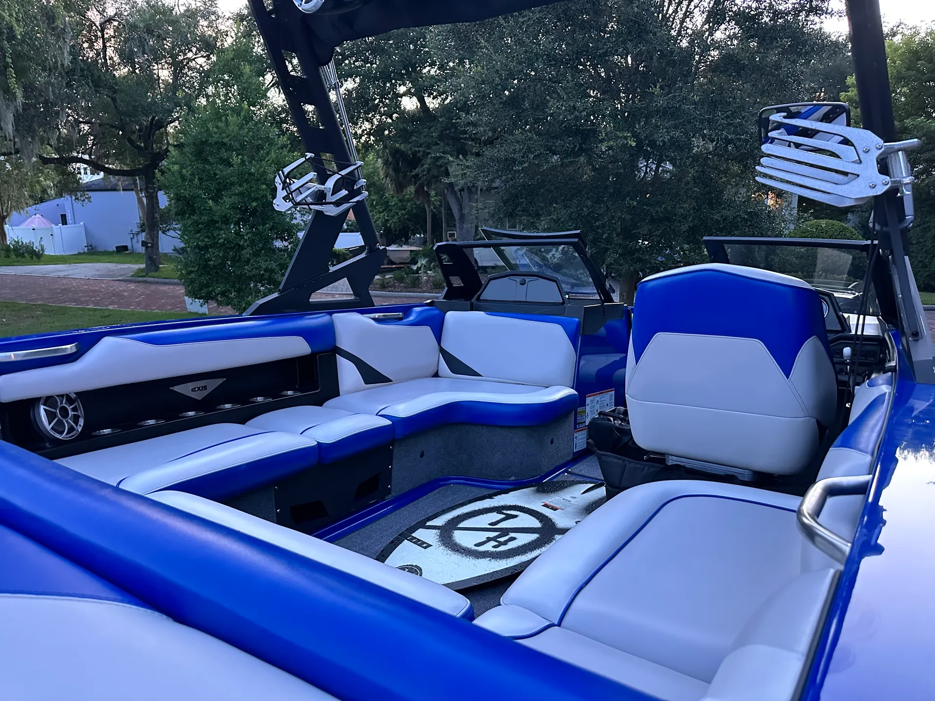 Axis Wake Boat 