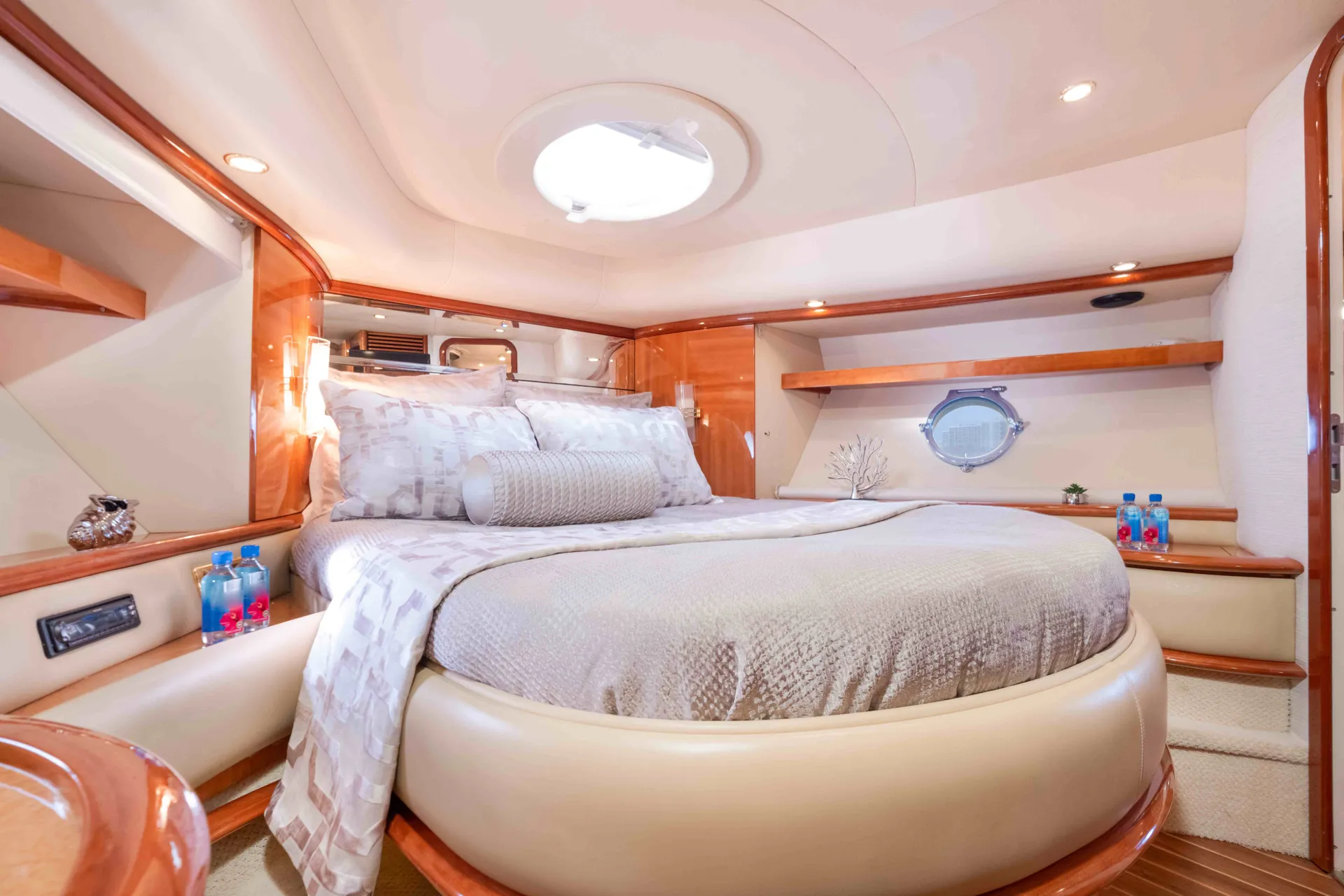 Captained 65' Azimut Yacht + JET SKI in Miami Beach