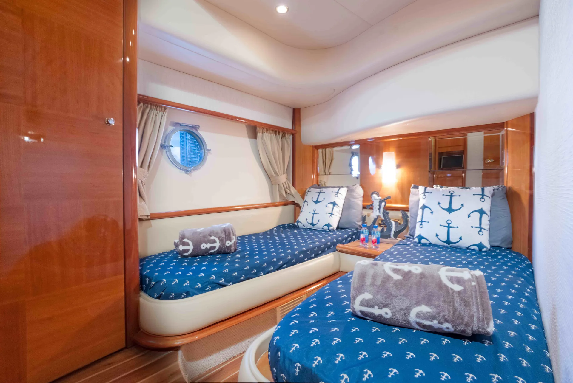 Captained 65' Azimut Yacht + JET SKI in Miami Beach