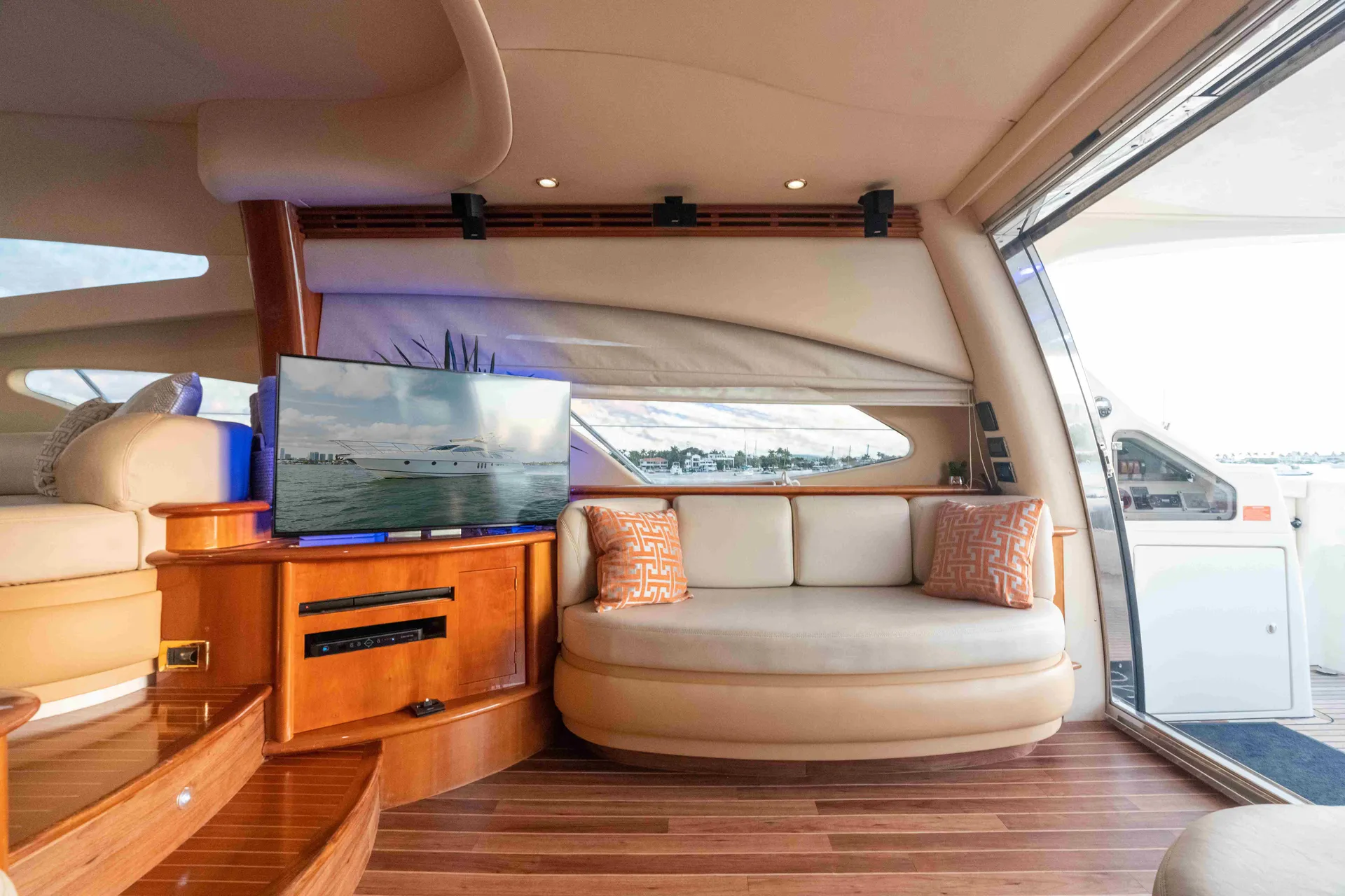 Captained 65' Azimut Yacht + JET SKI in Miami Beach