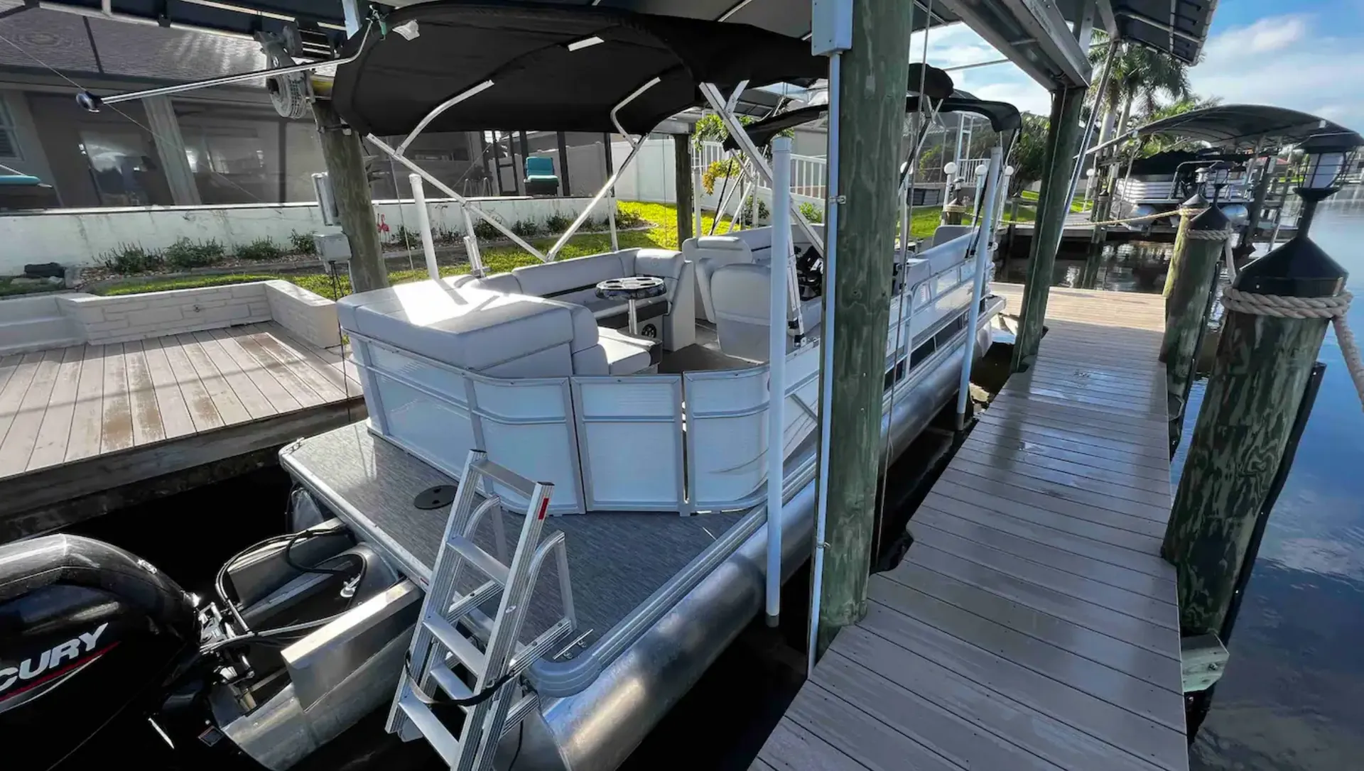 *ONLY AVAILABLE WHEN RENTING AIRBNB* - Explore on Our Tritoon!