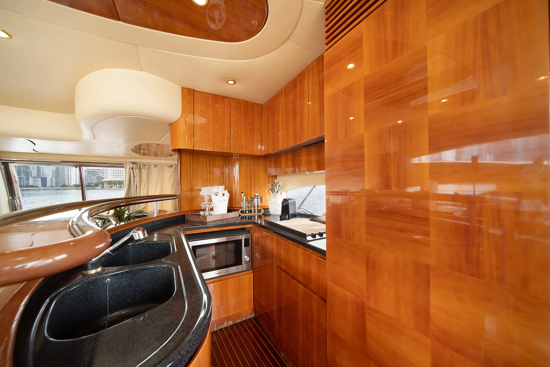 Captained 65' Azimut Yacht + JET SKI in Miami Beach