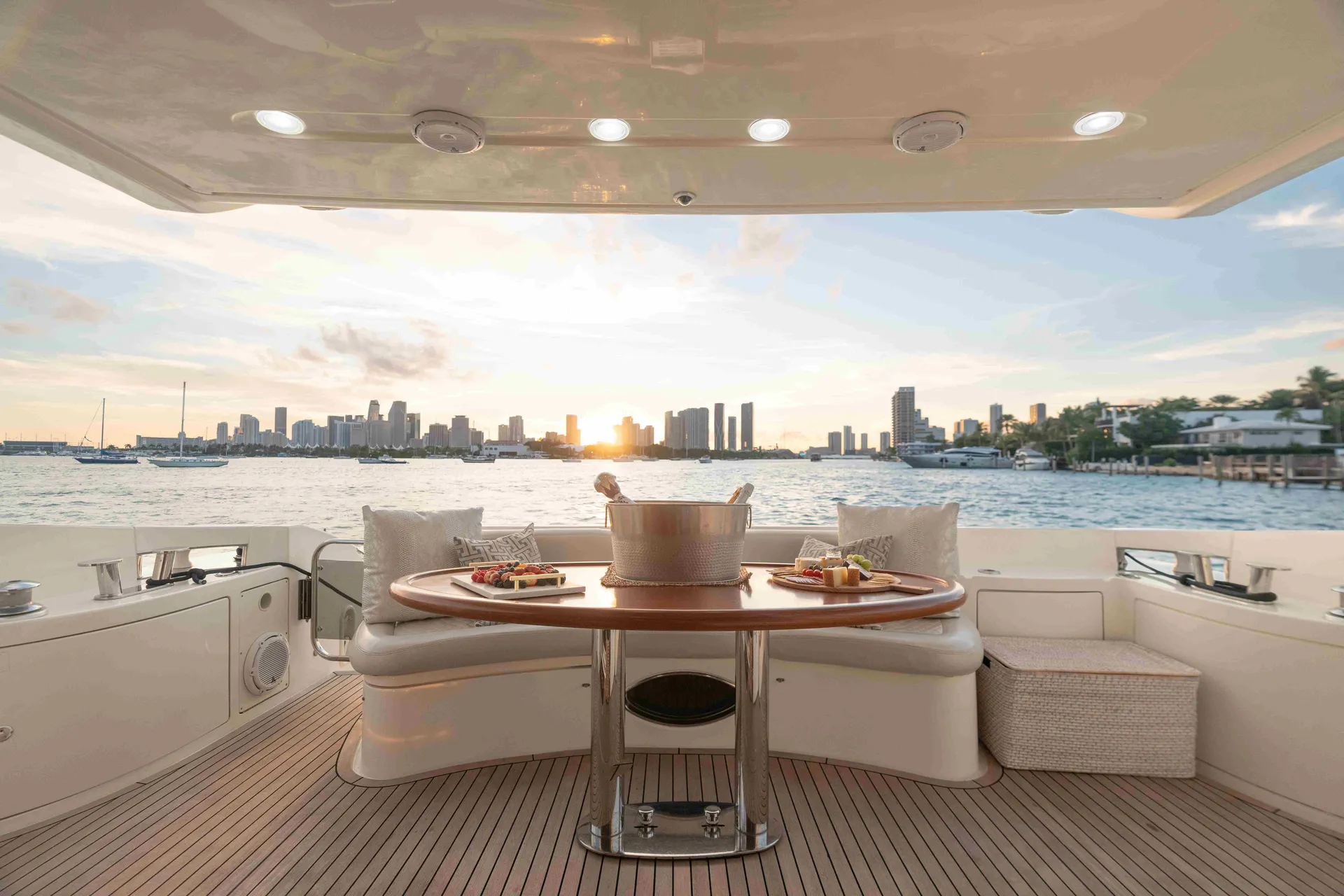 Captained 65' Azimut Yacht + JET SKI in Miami Beach